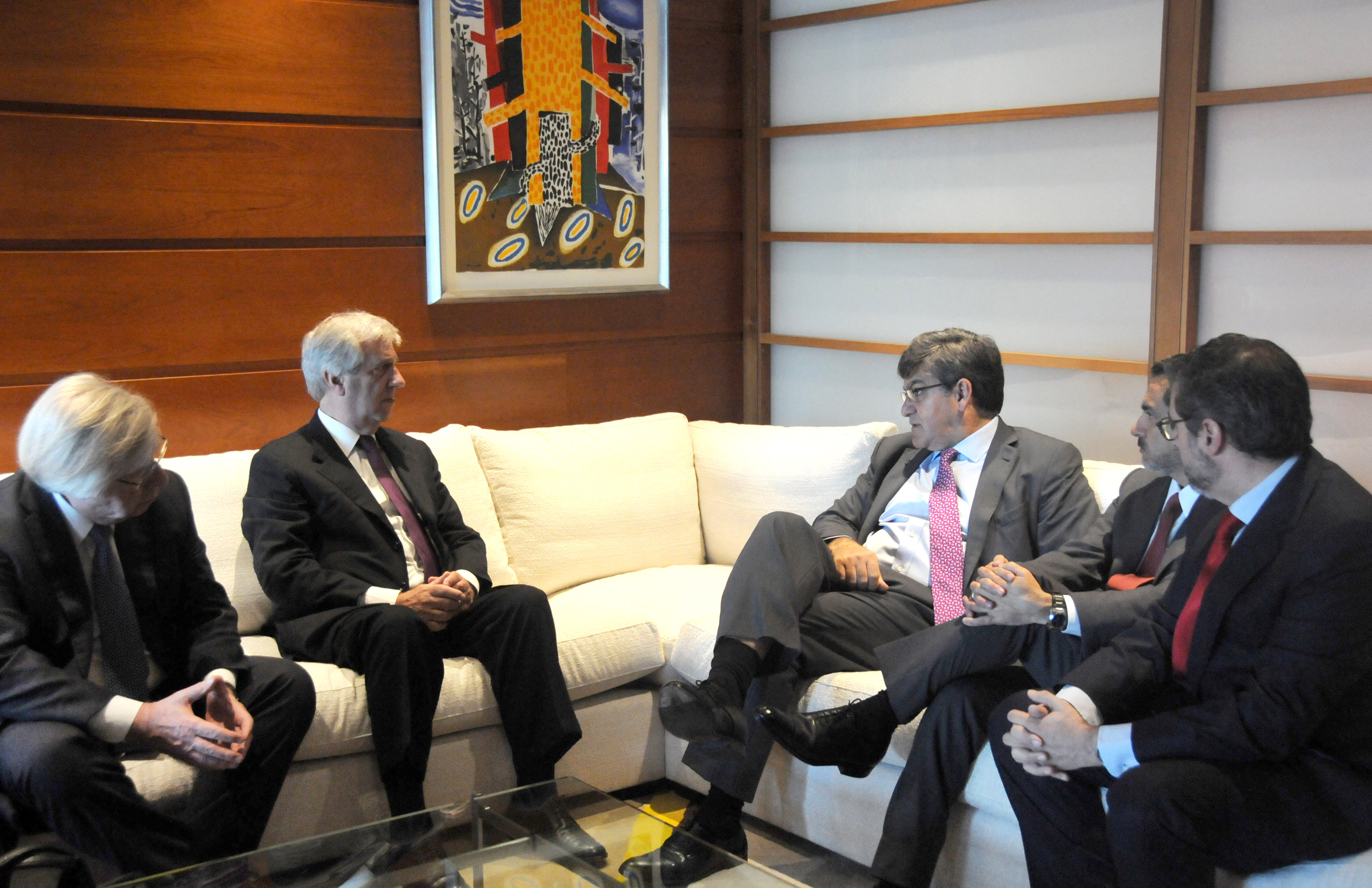 Encuentro entre Vázquez con empresarios y gerentes de empresa en la Ciudad Grupo Santander