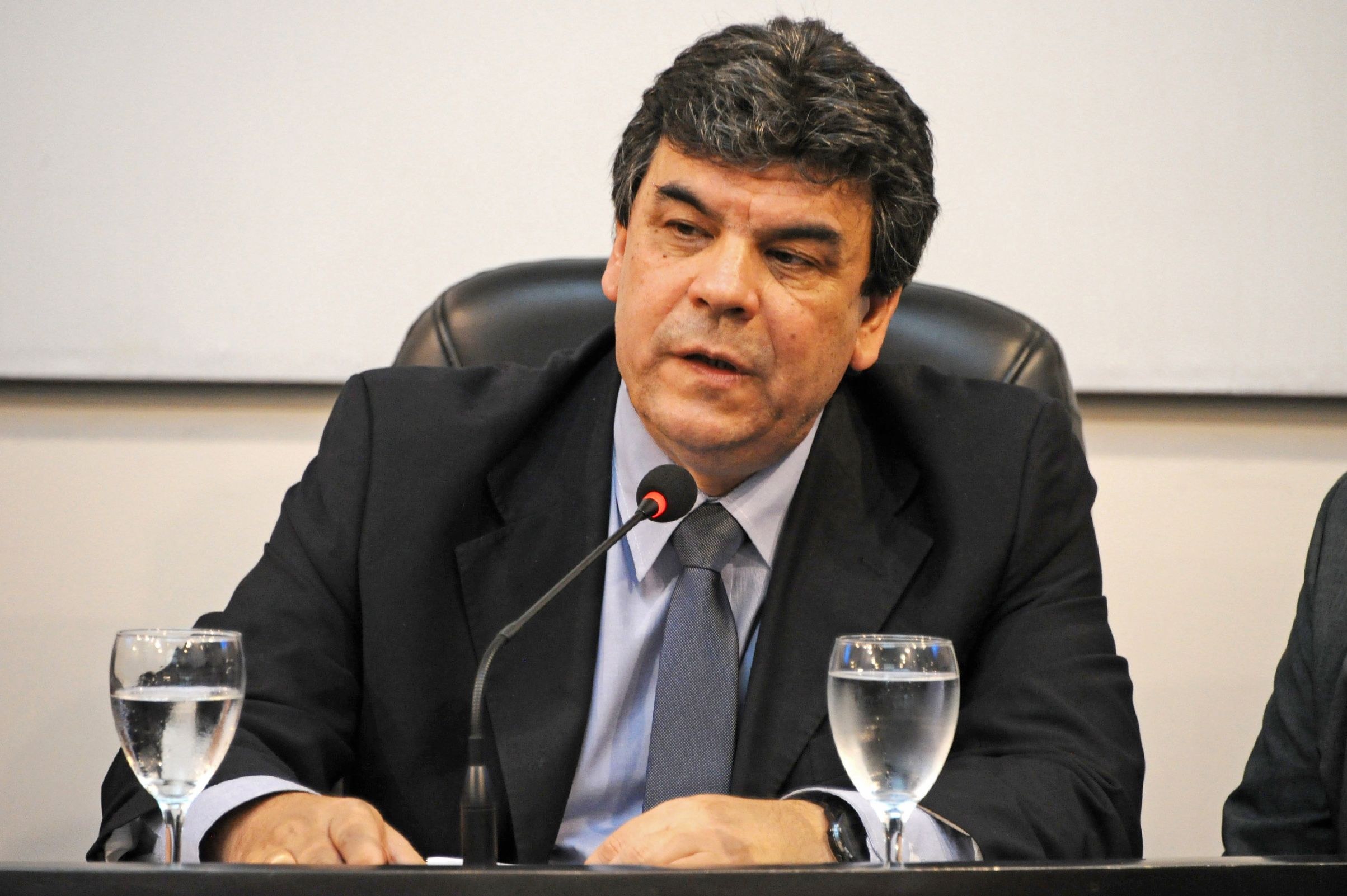 Director Nacional de Policía, Mario Layera, dirigiéndose a los presentes