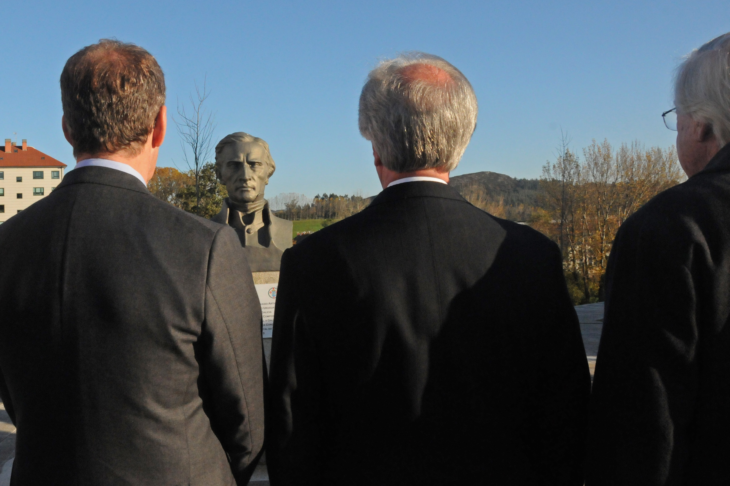 Presidente Vázquez previo a la colocación de la ofrenda floral al monumento de José Artigas