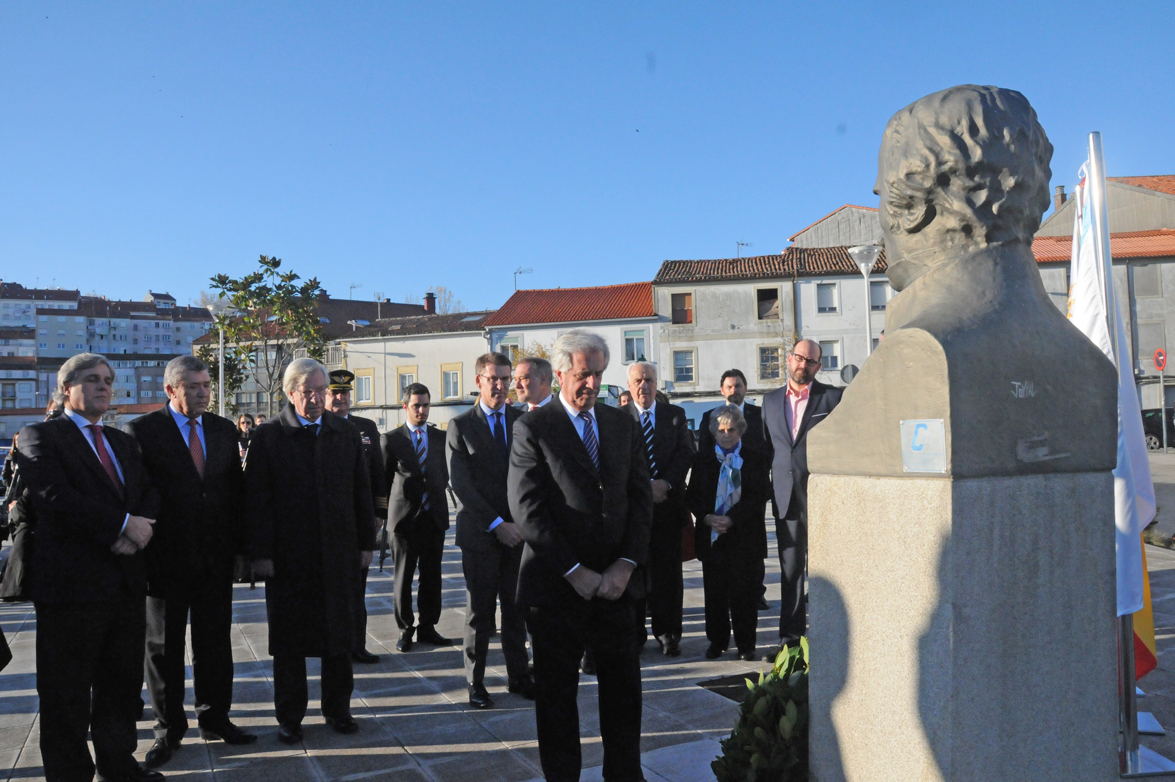 Presidente Vázquez durante la ceremonia de colocación de la ofrenda floral