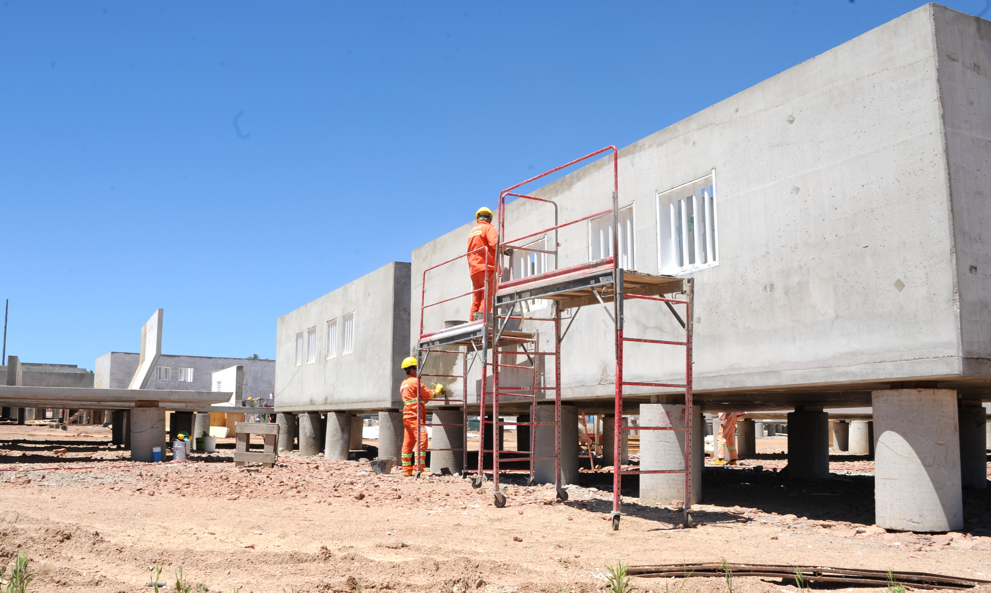 Ministro Bonomi y autoridades recorrieron obras de la Unidad Penitenciaria de Punta de Rieles