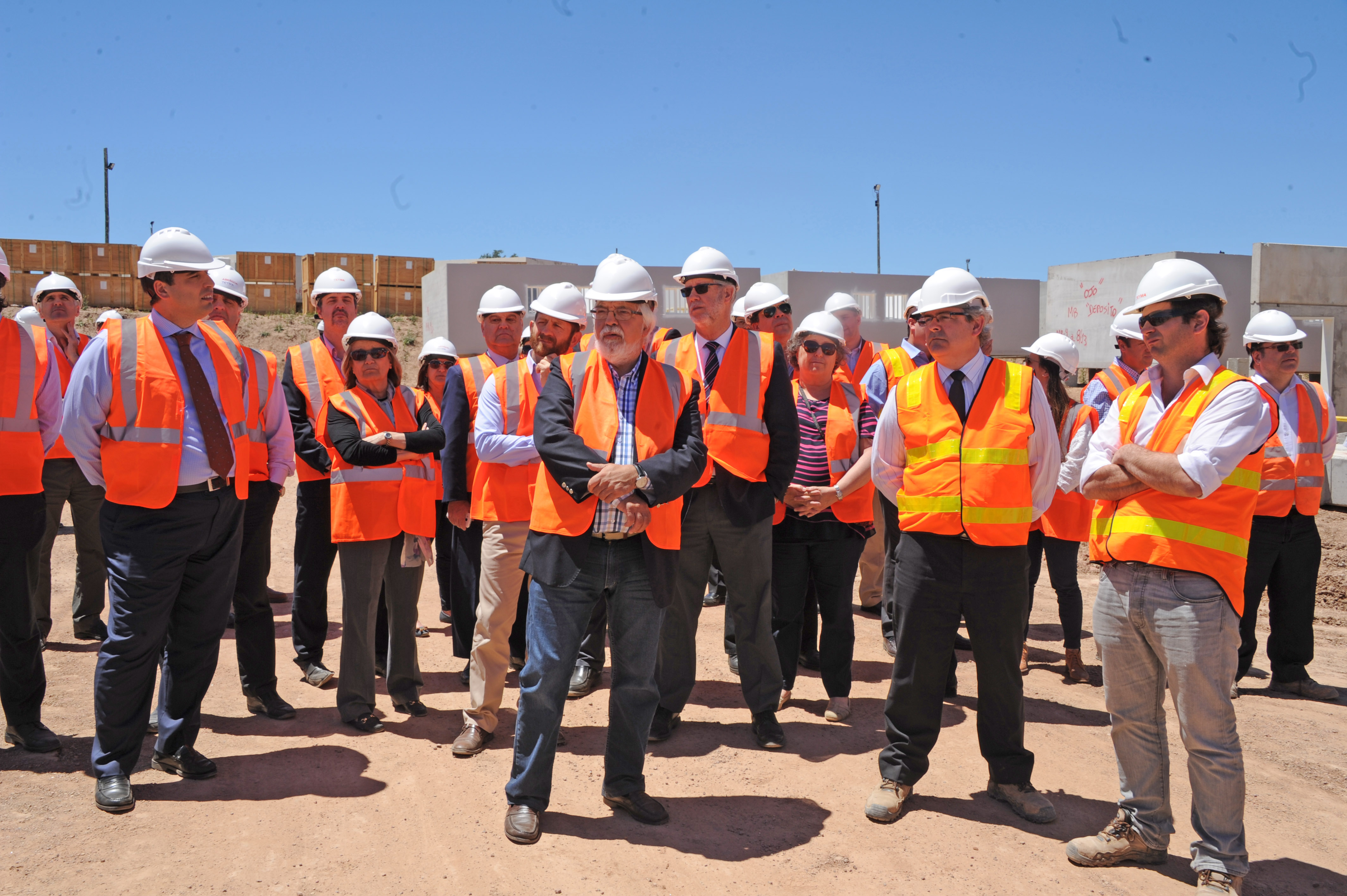 Ministro Bonomi y autoridades recorrieron obras de la Unidad Penitenciaria de Punta de Rieles