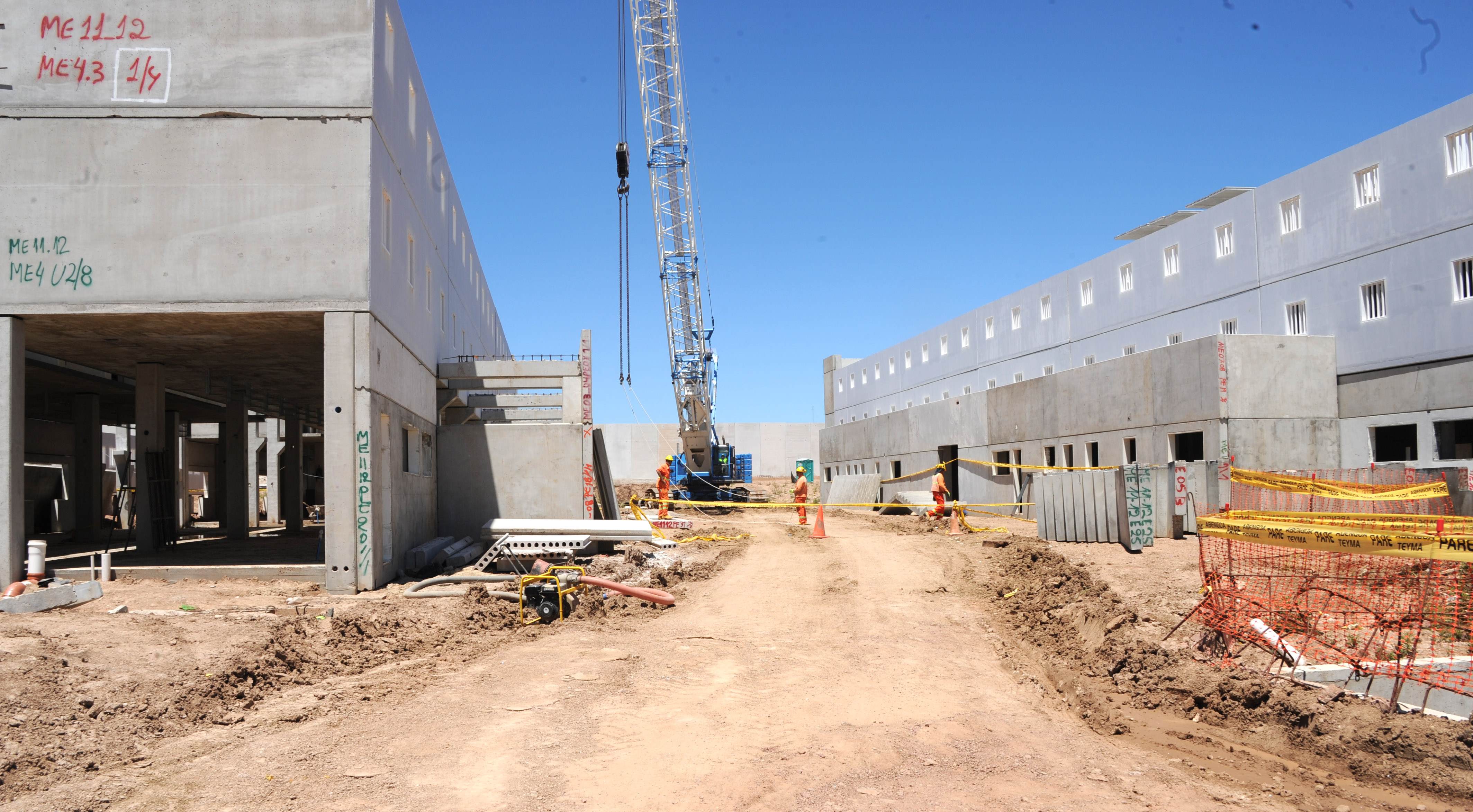 Ministro Bonomi y autoridades recorrieron obras de la Unidad Penitenciaria de Punta de Rieles