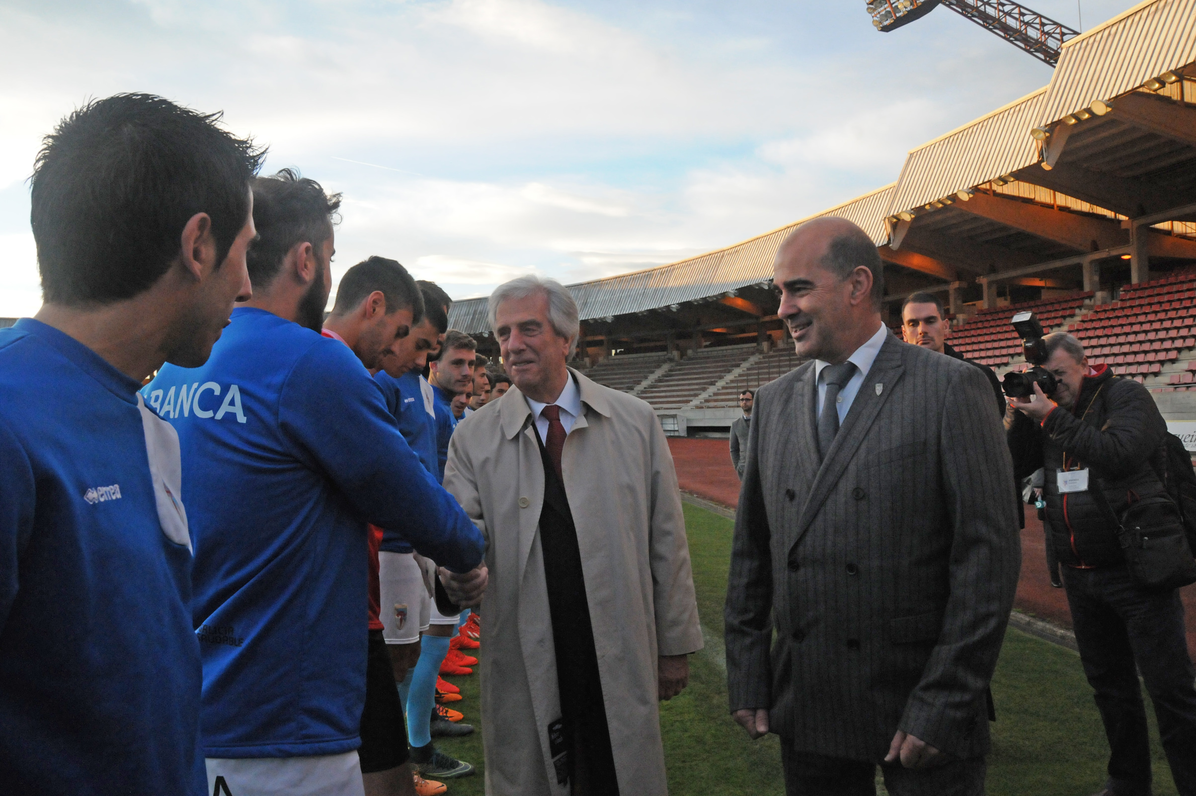 Presidente Tabaré Vázquez saluda a integrantes del plantel de la Sociedad Deportiva Compostela