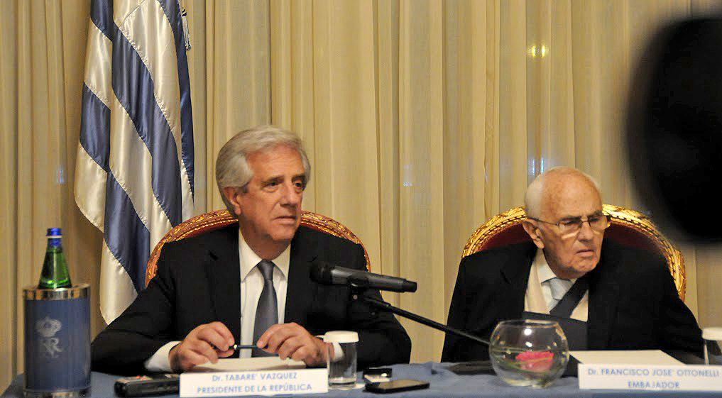 Presidente Tabaré Vázquez en conferencia de prensa en Roma