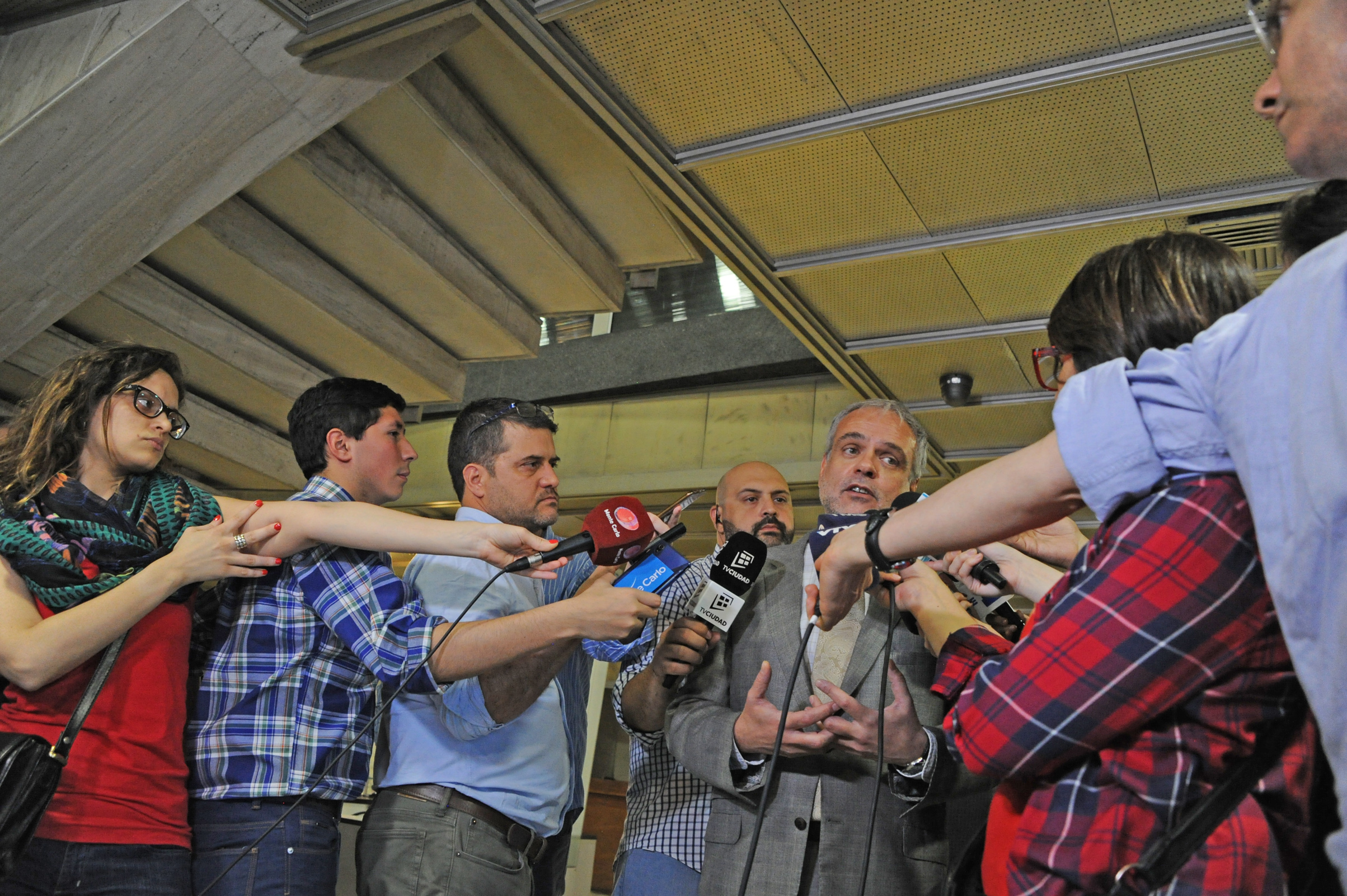 José Luis Cancela, Canciller interino, realizando declaraciones a la prensa