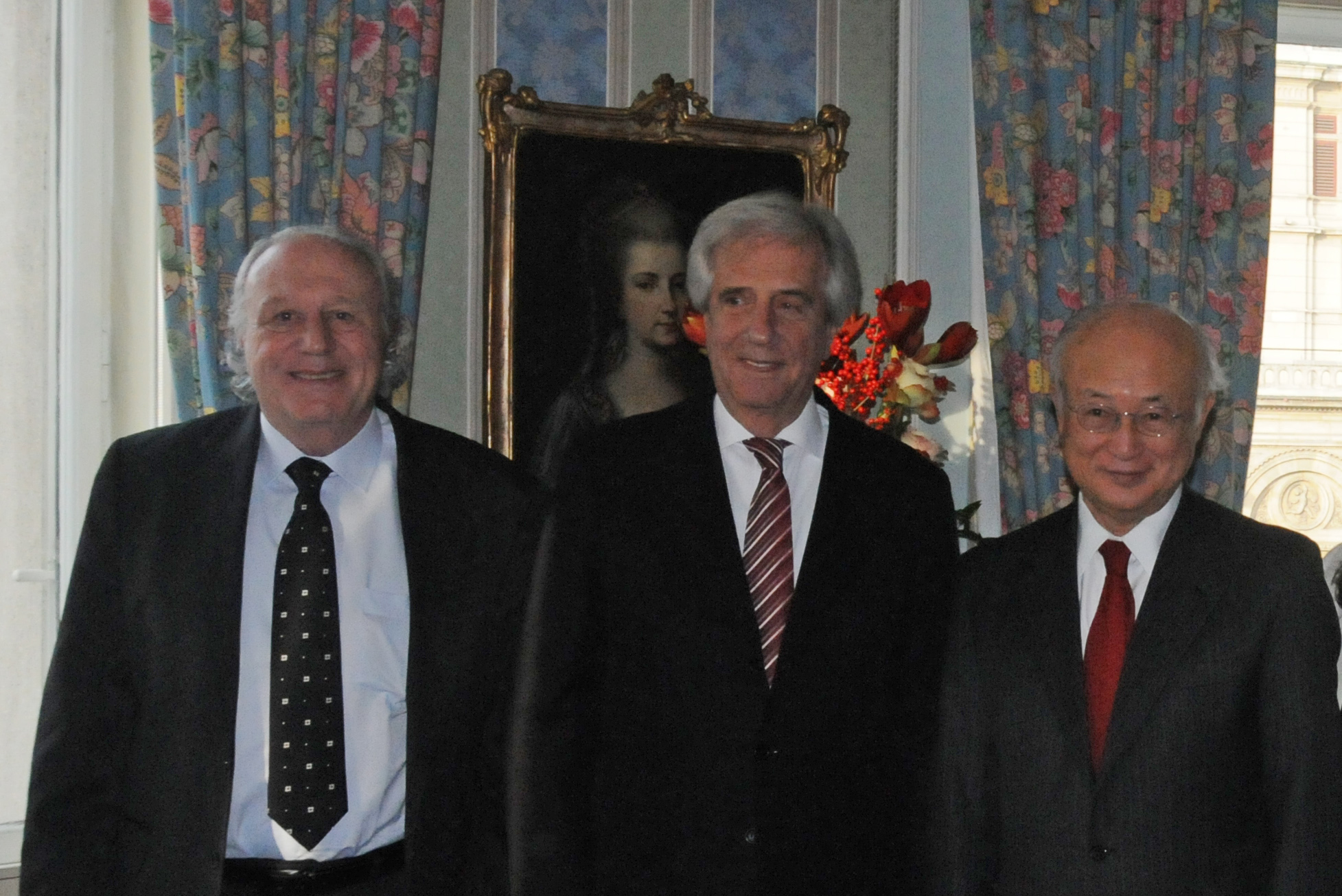 Tabaré Vázquez junto a director general de la OIEA, Yukiya Amano