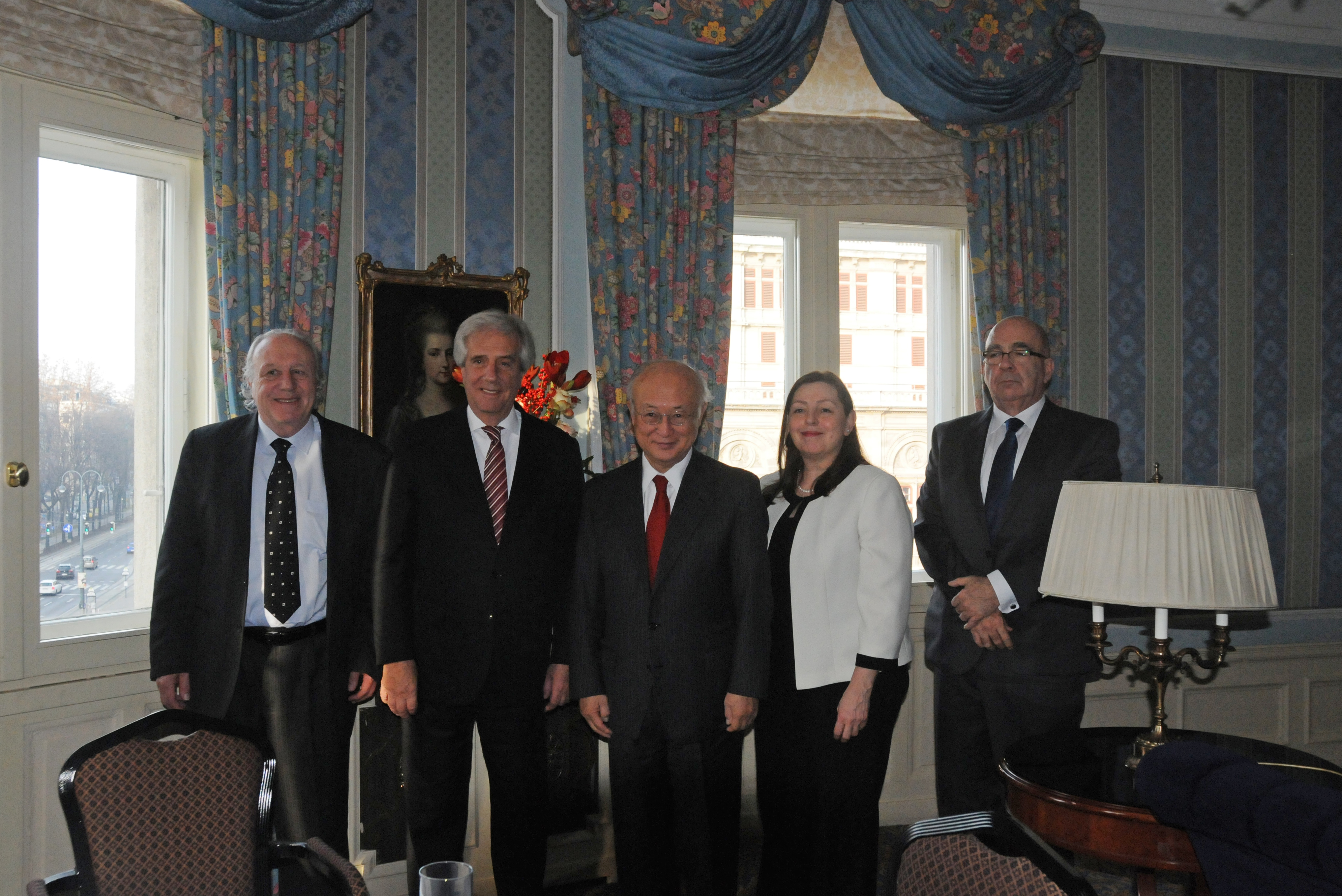 Tabaré Vázquez junto a director general de la OIEA, Yukiya Amano