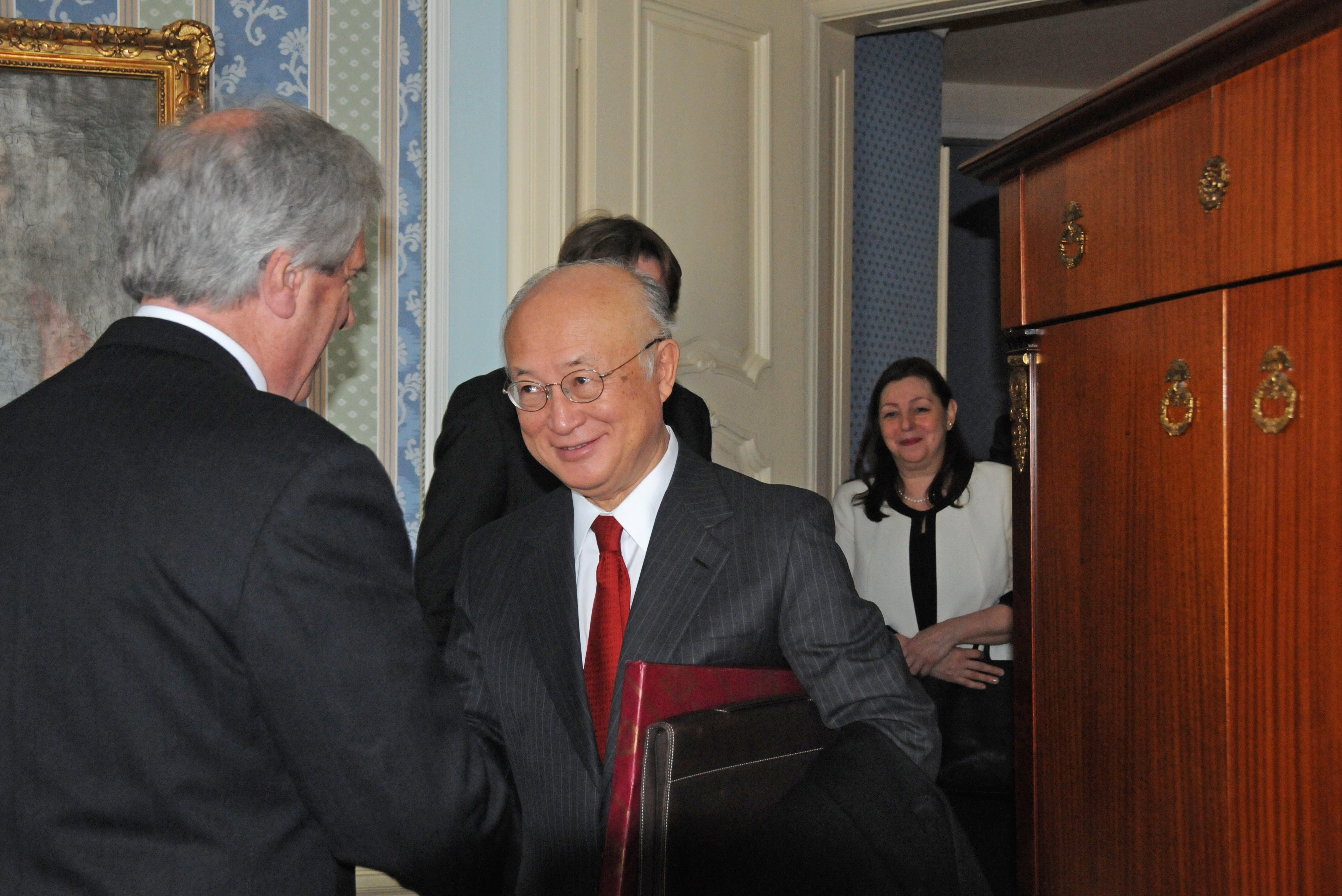Tabaré Vázquez junto a director general de la OIEA, Yukiya Amano