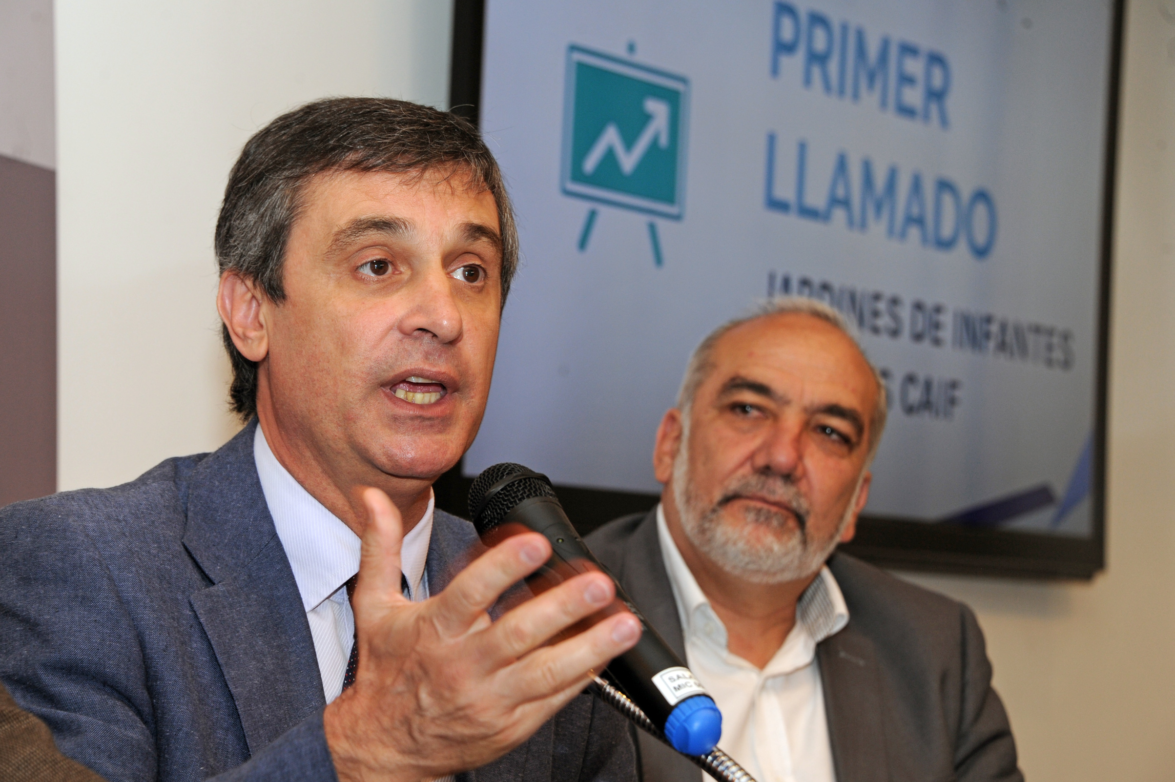 Director de OPP, Álvaro García, dirigiéndose a los presentes