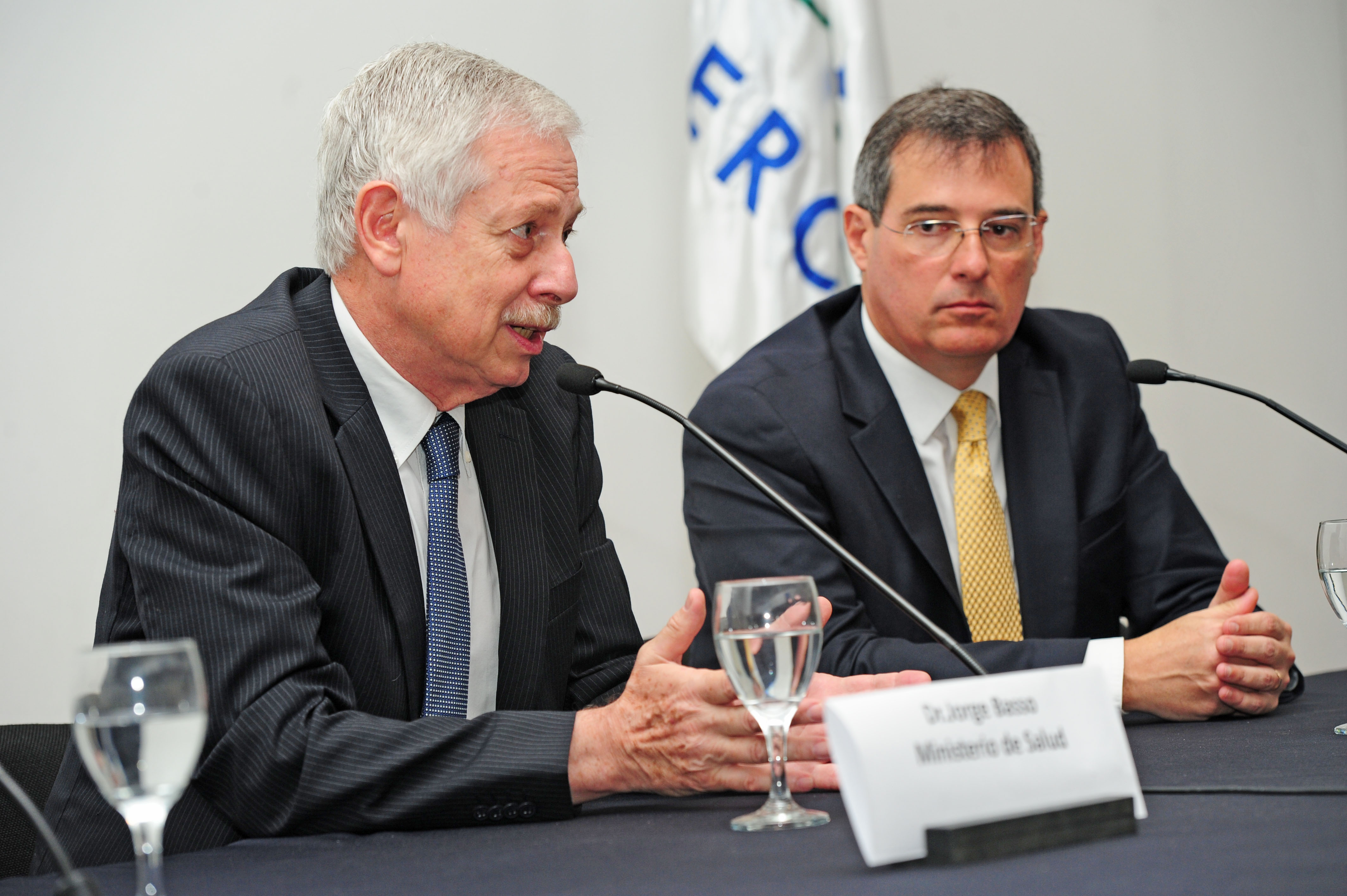 Ministro de Salud Pública, Jorge Basso, se dirige a los presentes