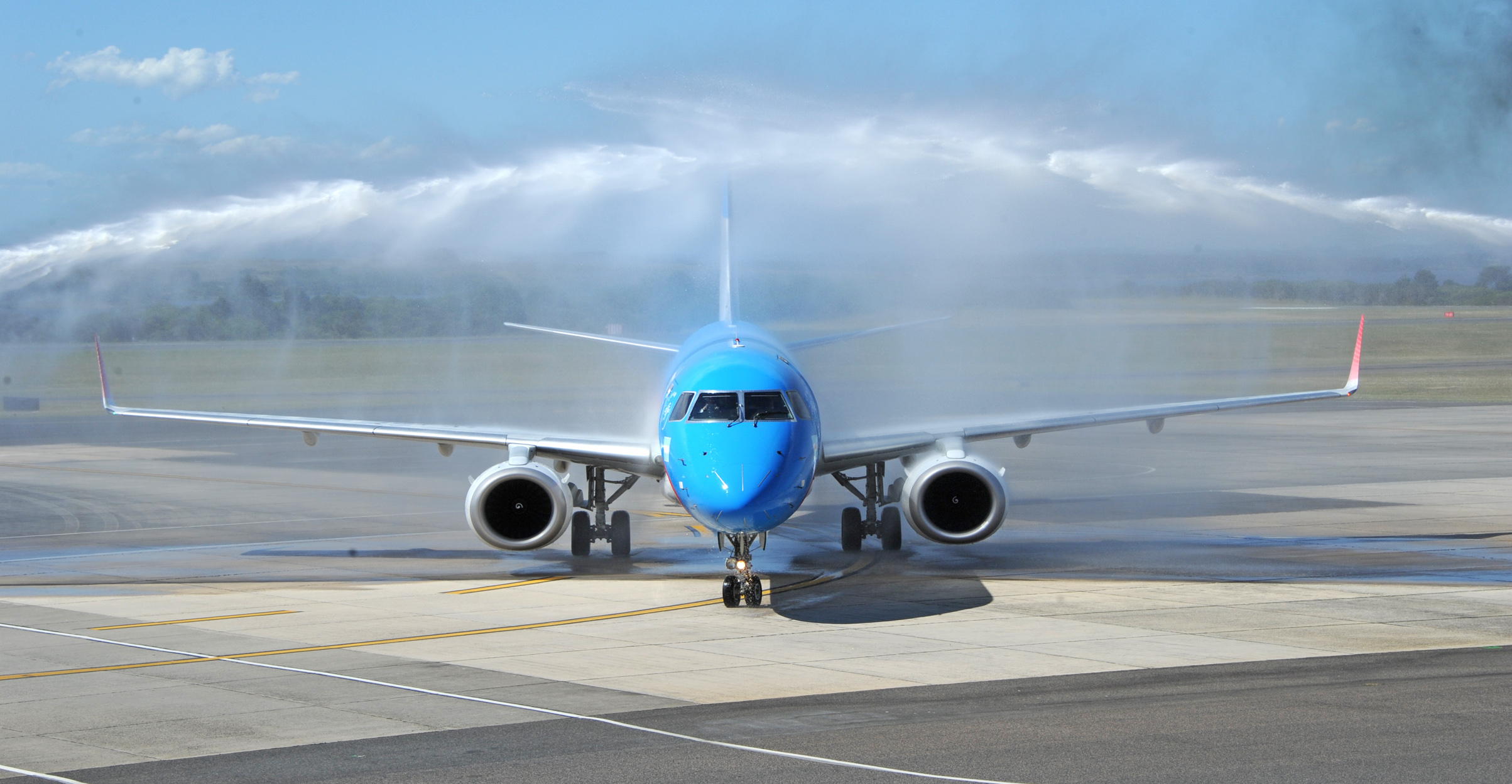 Arribo del primer avión de la temporada 2016 procedente de Argentina
