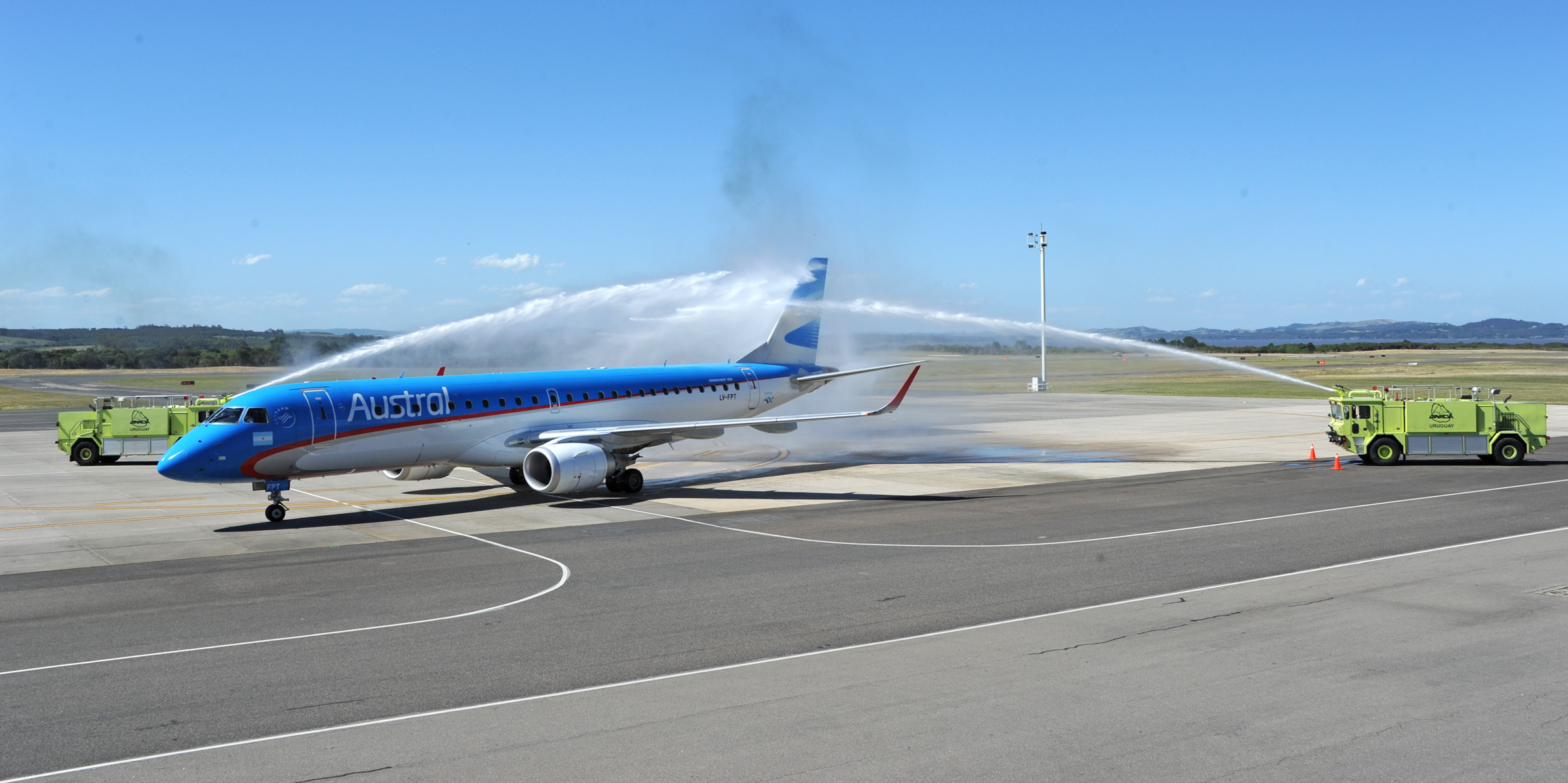 Arribo del primer avión de la temporada 2016 procedente de Argentina
