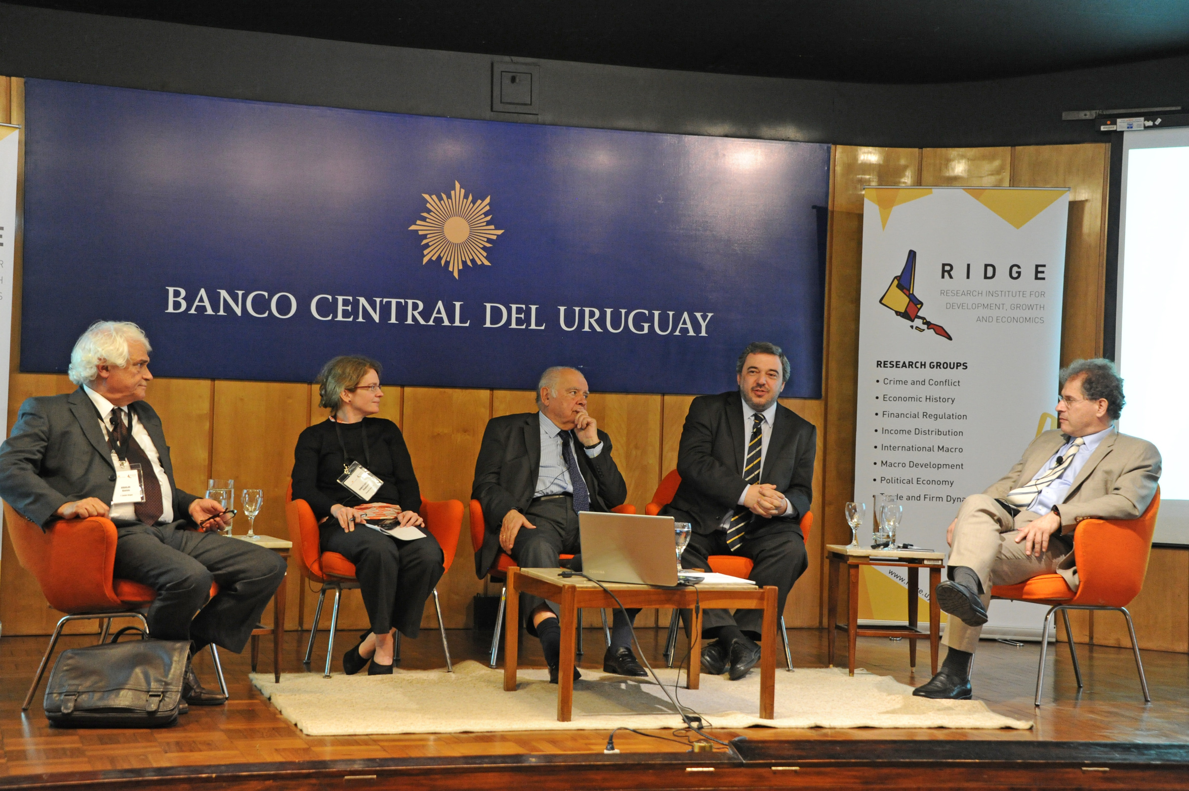 Aloisio Araujo, Stephanie Scmitt-Grohe, Enrique Iglesias, Mario Bergara y Andrés Neumeyer