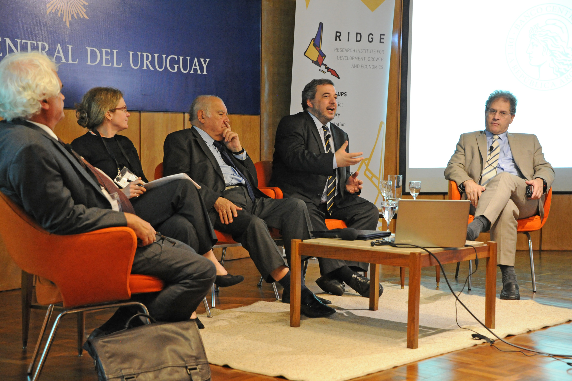 Aloisio Araujo, Stephanie Scmitt-Grohe, Enrique Iglesias, Mario Bergara y Andrés Neumeyer