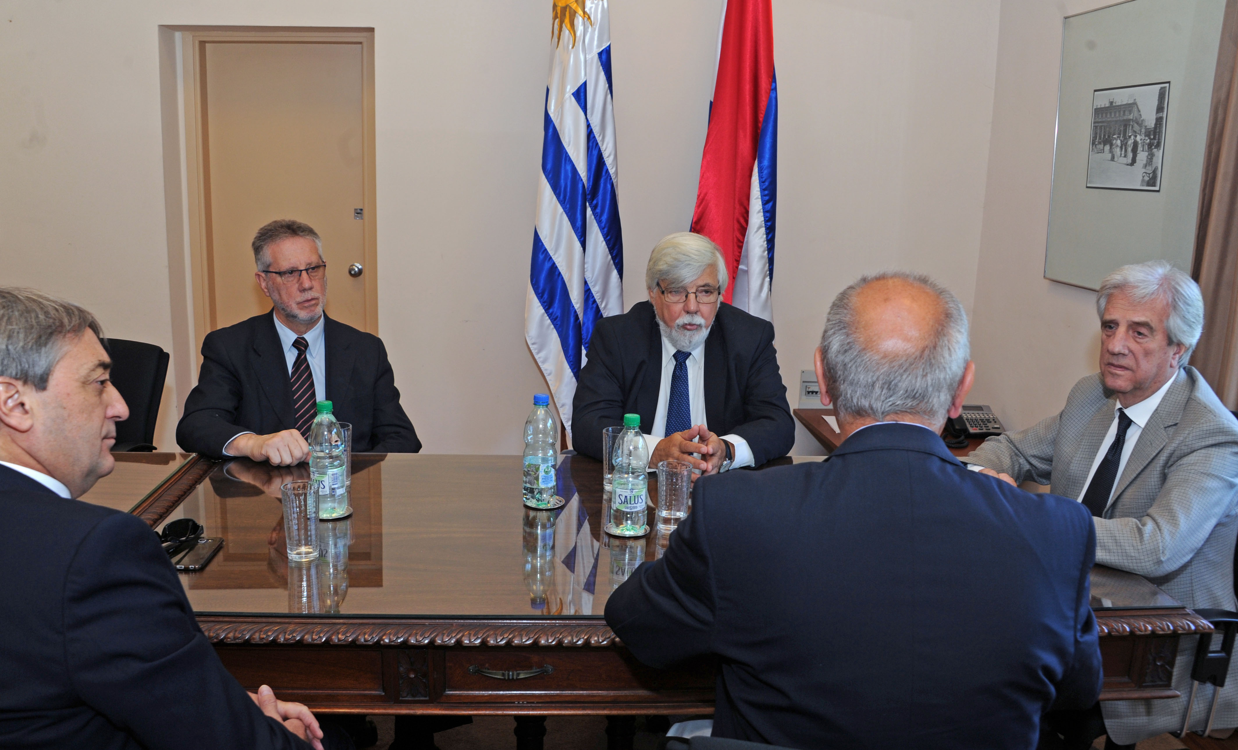 Presidente Tabaré Vázquez junto a Eduardo Bonomi, Jorge Vázquez, Fernando Cáceres y Miguel Ángel Toma
