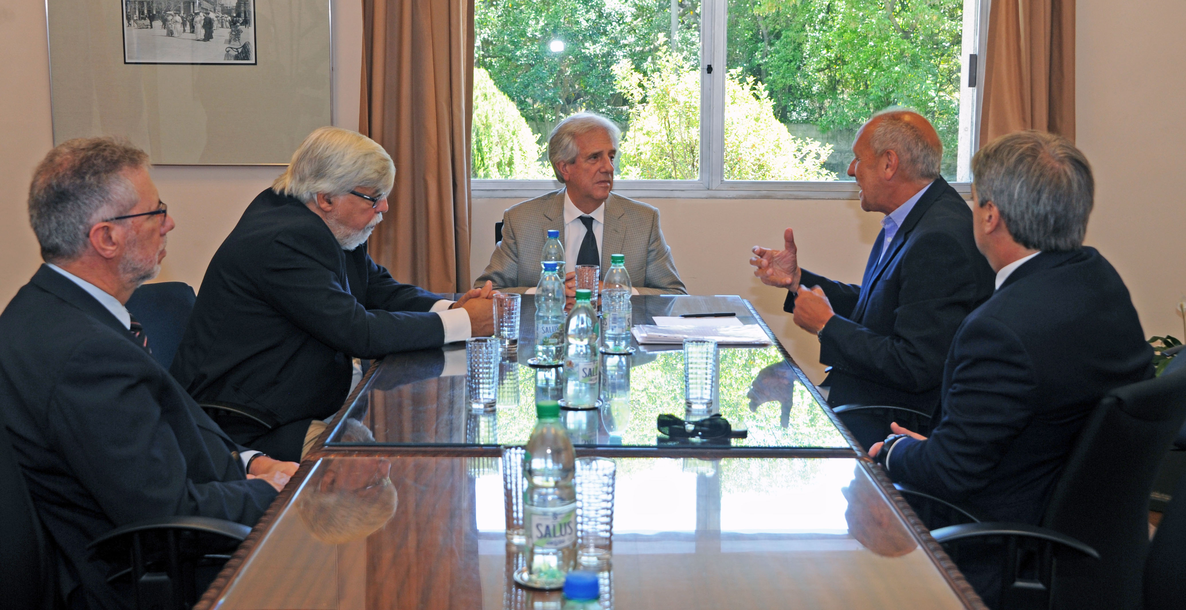 Presidente Tabaré Vázquez junto a Eduardo Bonomi, Jorge Vázquez, Fernando Cáceres y Miguel Ángel Toma