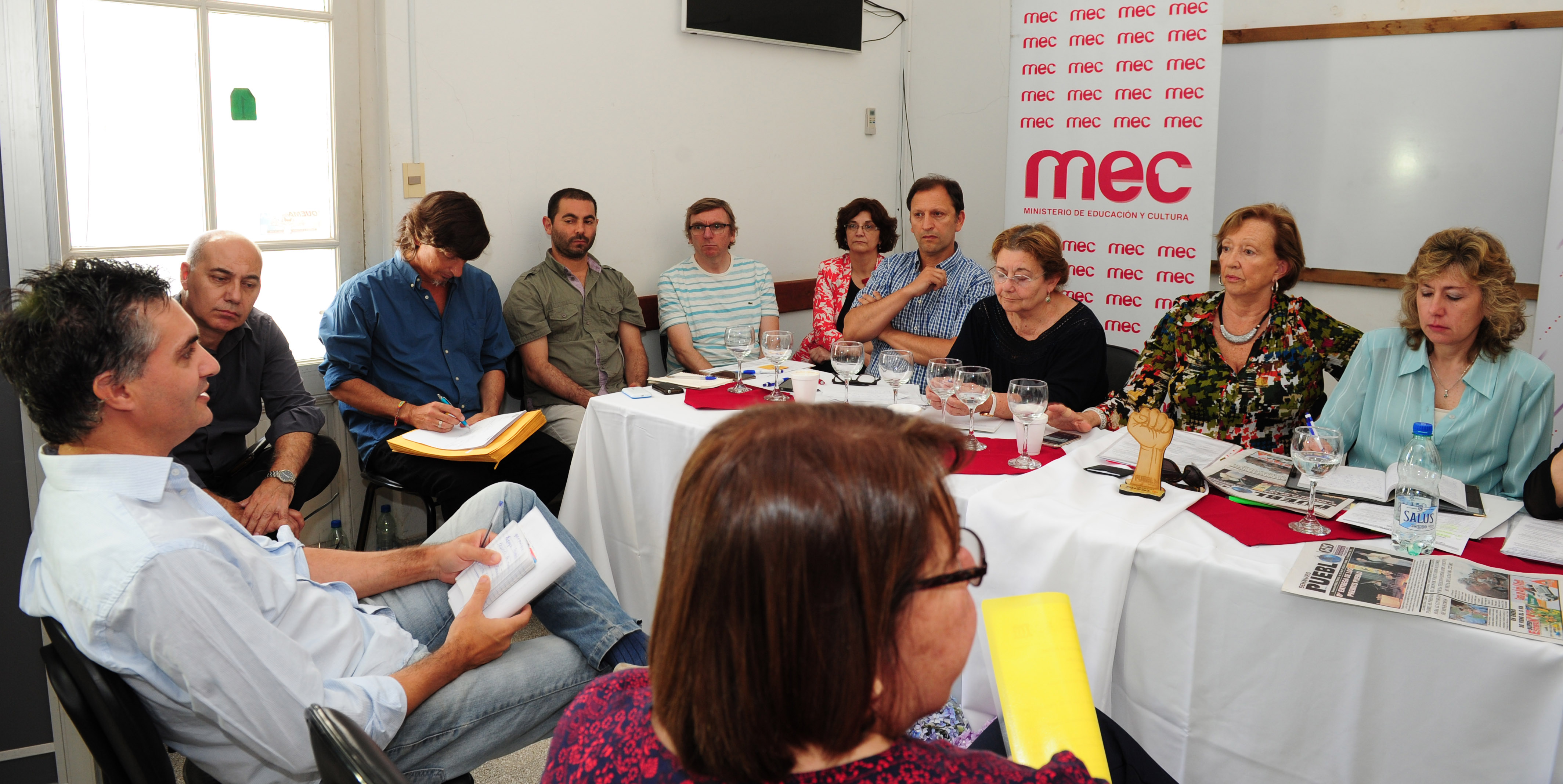 Autoridades del Ministerio de Educación y Cultura en Flores