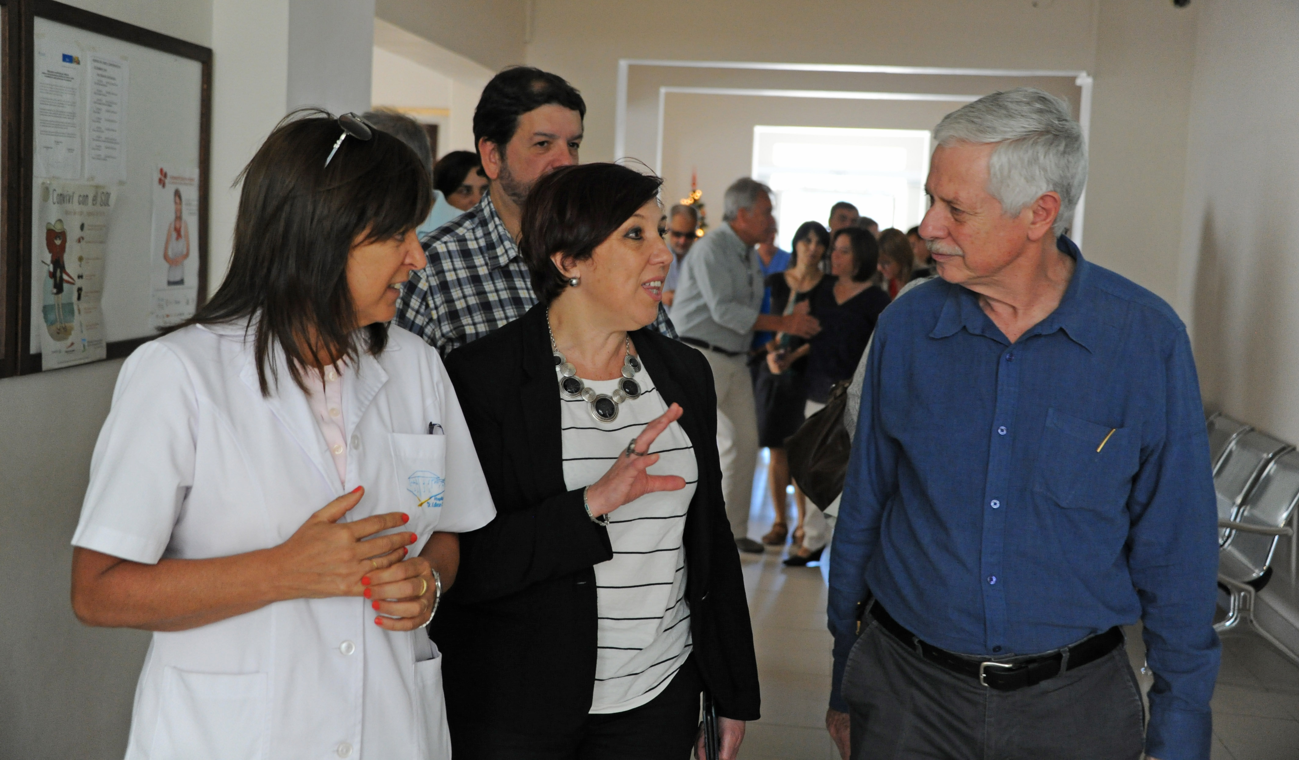 Recorrida por el hospital de Flores por parte de autoridades del MSP, encabezadas por el ministro Jorge Basso