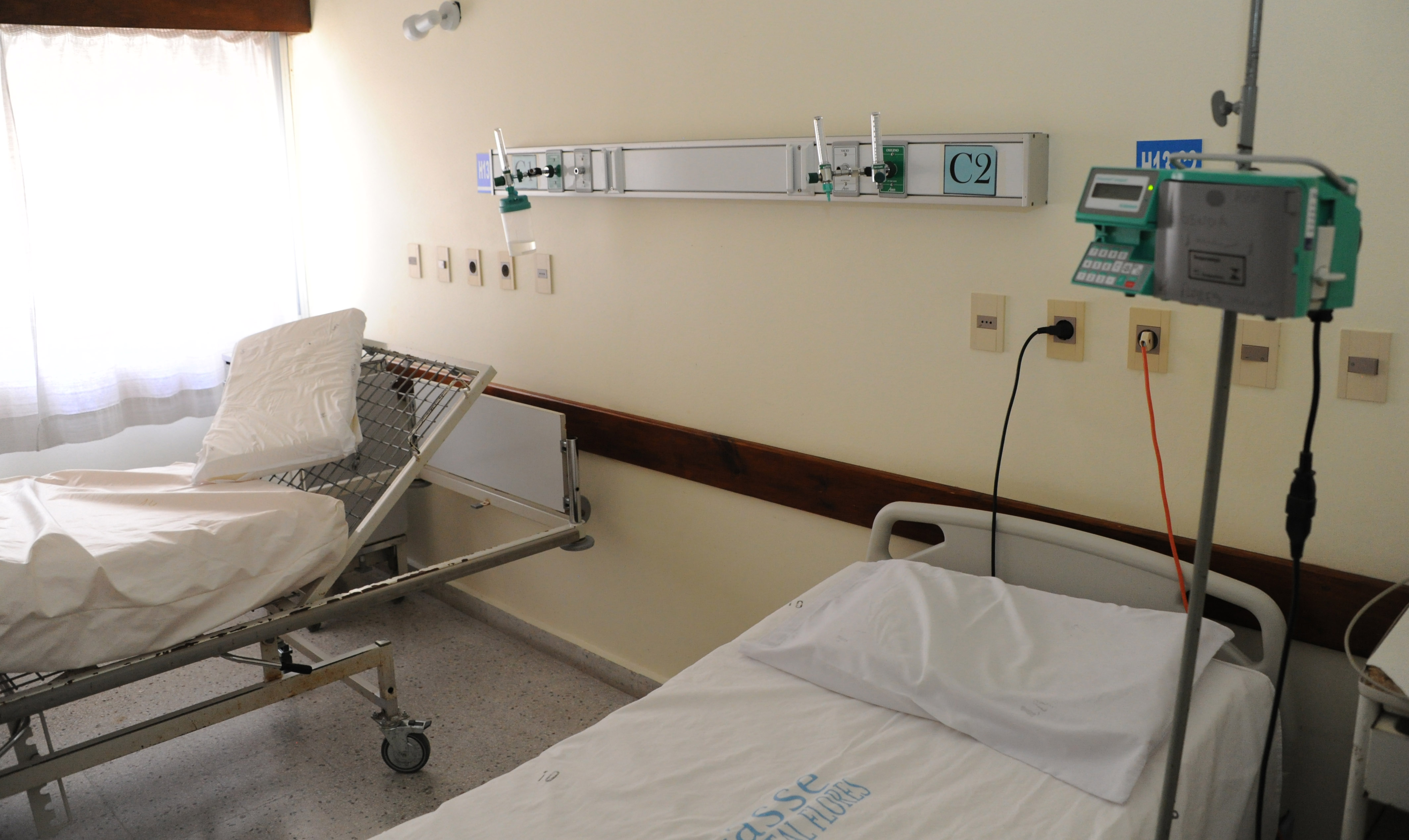 Recorrida por el hospital de Flores por parte de autoridades del MSP, encabezadas por el ministro Jorge Basso