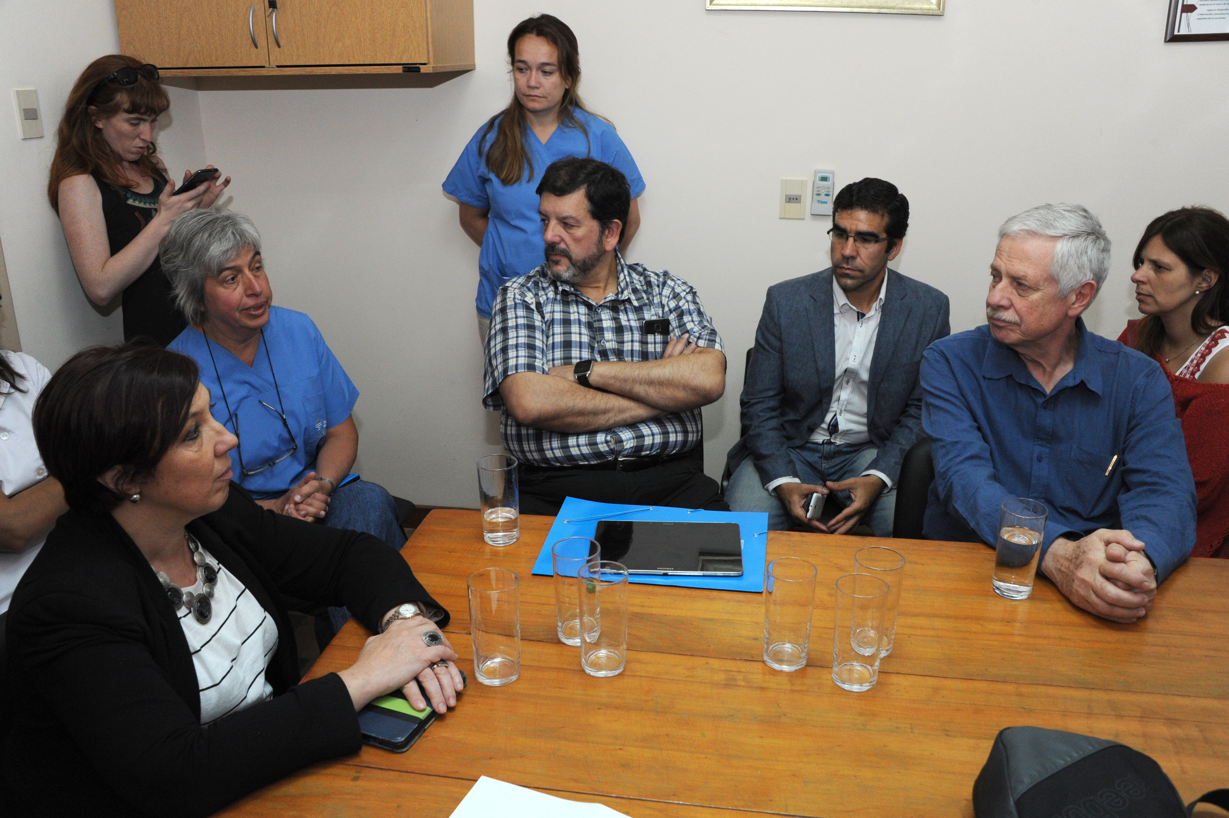 Recorrida por el hospital de Flores por parte de autoridades del MSP, encabezadas por el ministro Jorge Basso