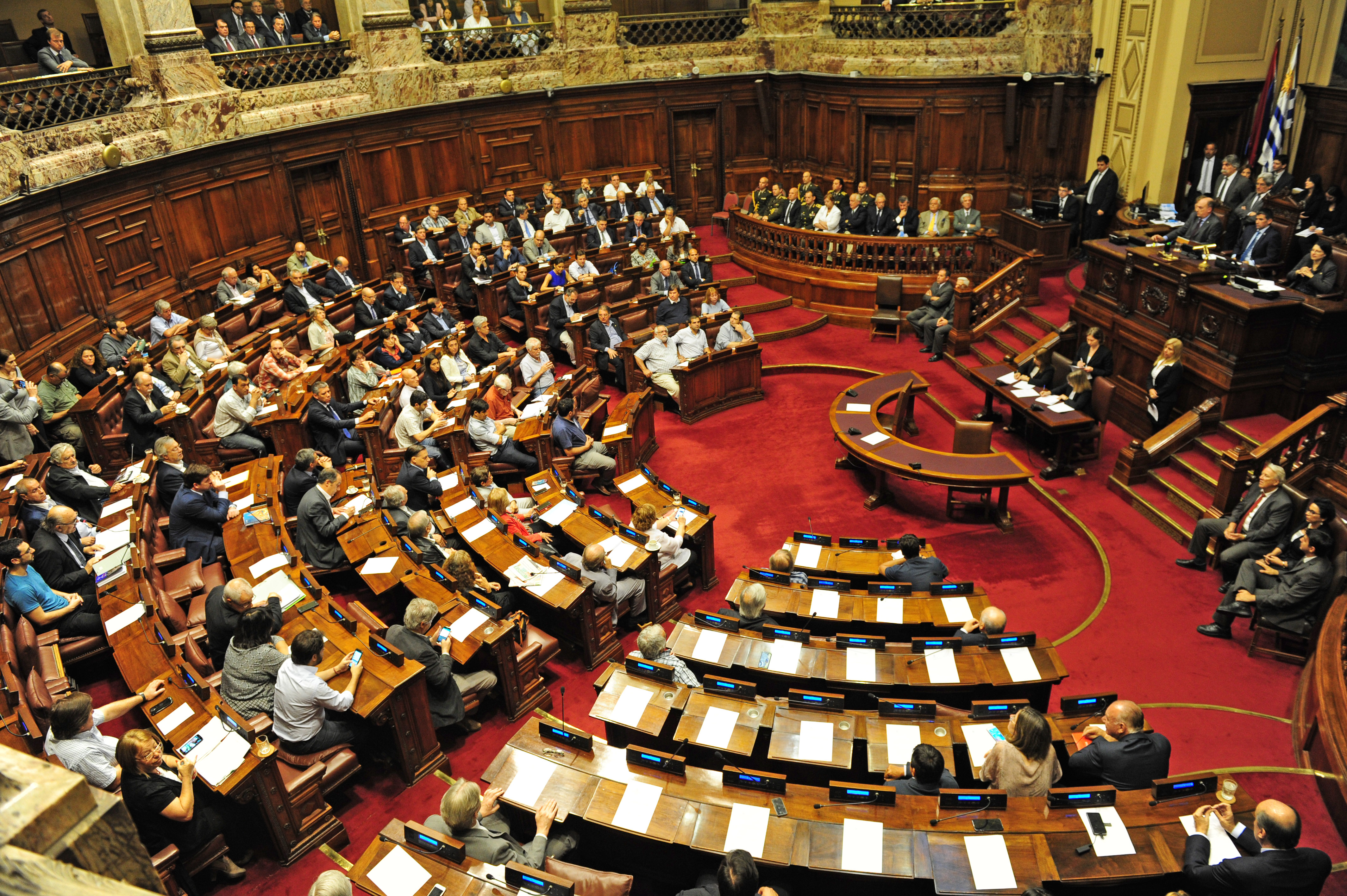 Vázquez en homenaje de la Asamblea General al general Líber Seregni