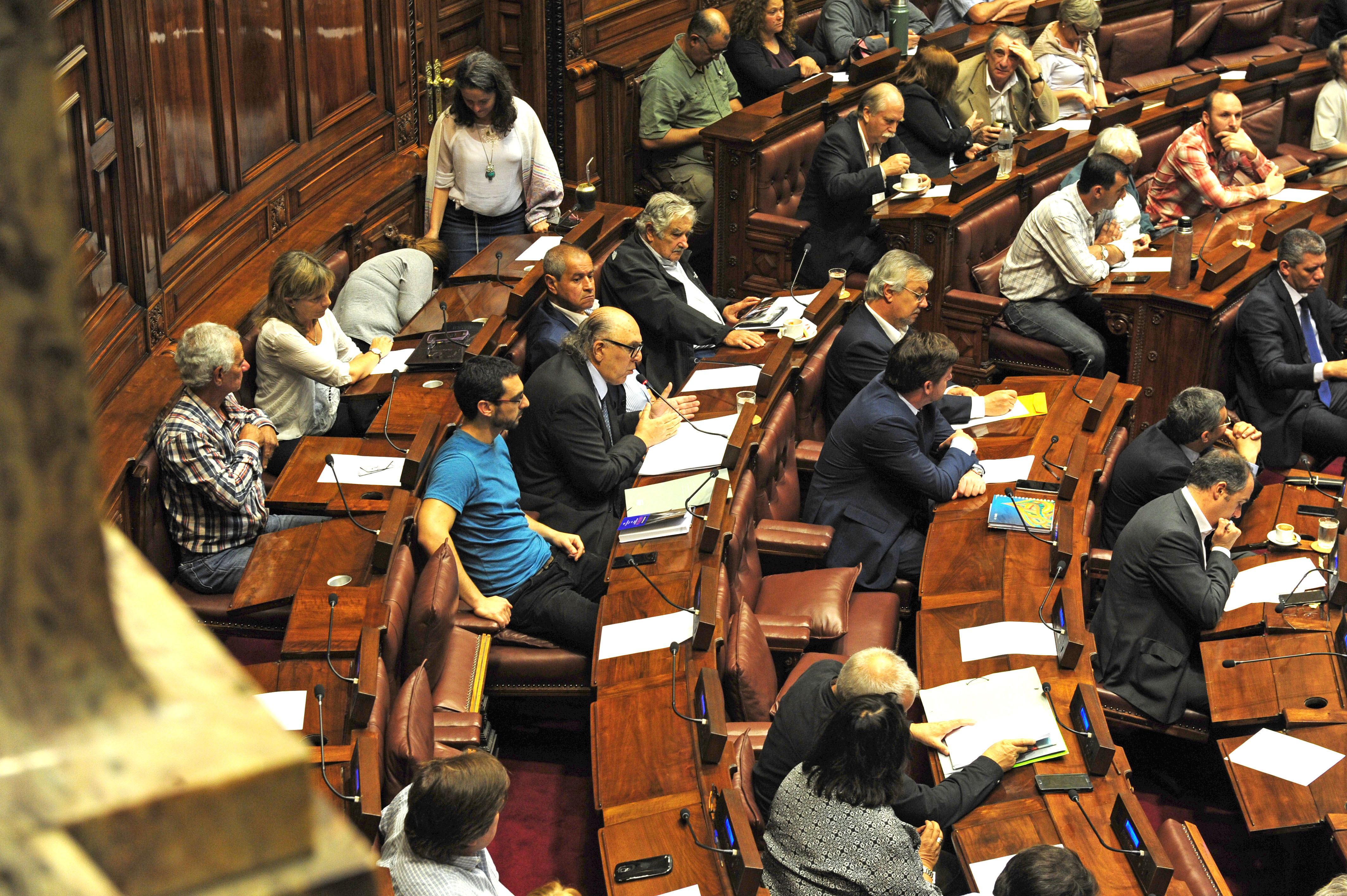 Homenahe de la Asamblea General al general Líber Seregni