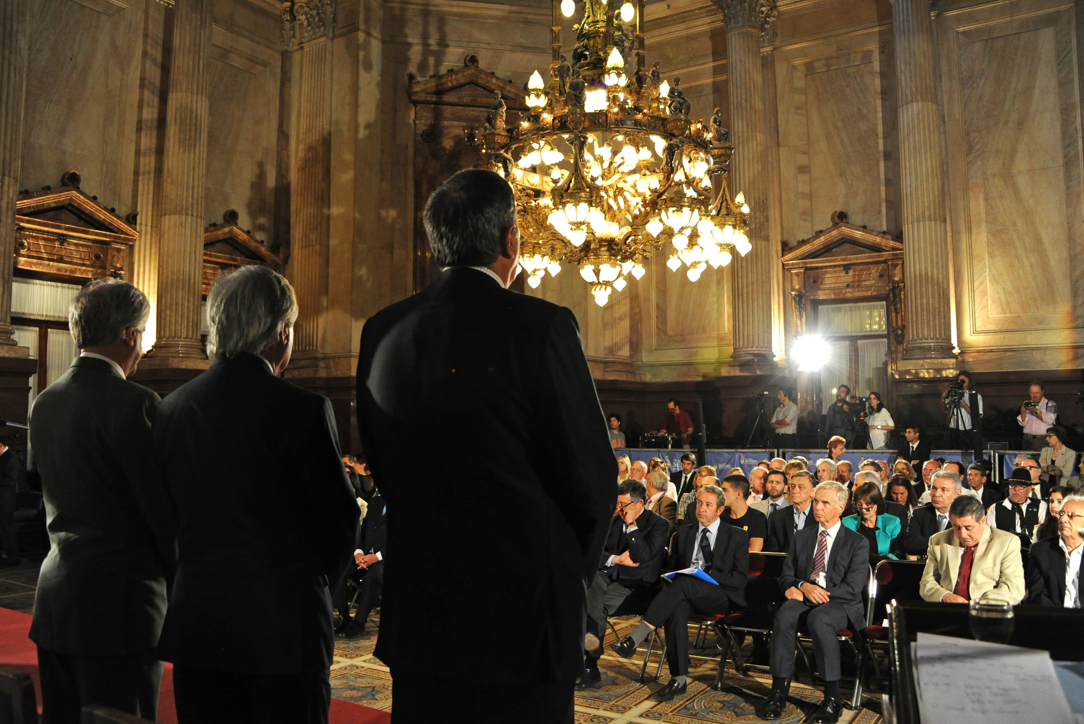 Presidente Tabaré Vázquez recibe, en el Senado de la República Argentina, Premio Derechos Humanos 2016