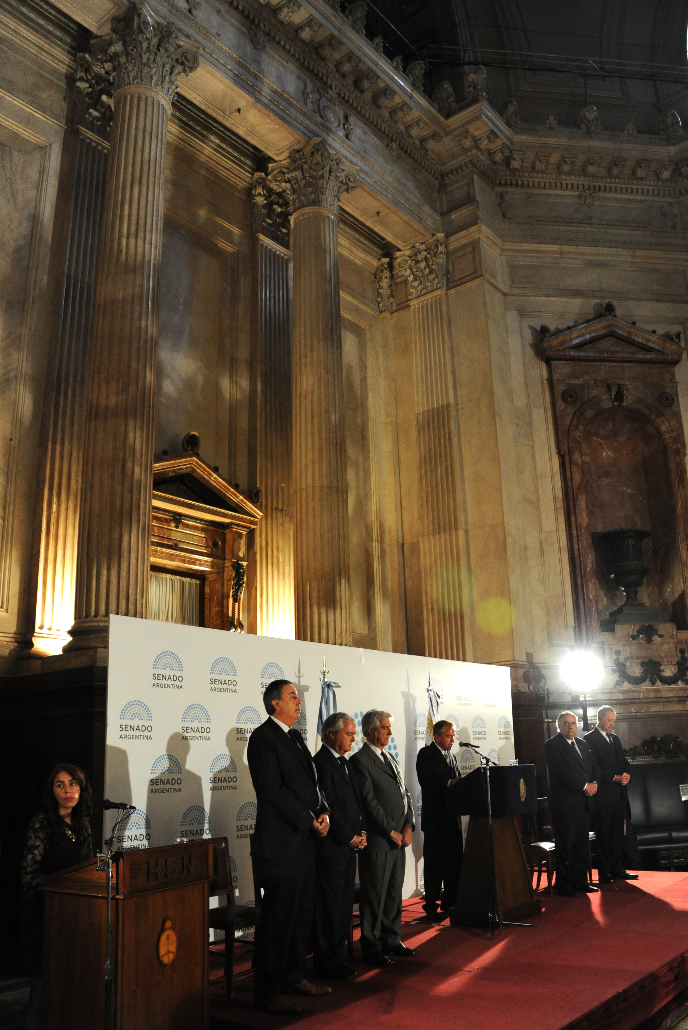 Presidente Tabaré Vázquez recibe, en el Senado de la República Argentina, Premio Derechos Humanos 2016