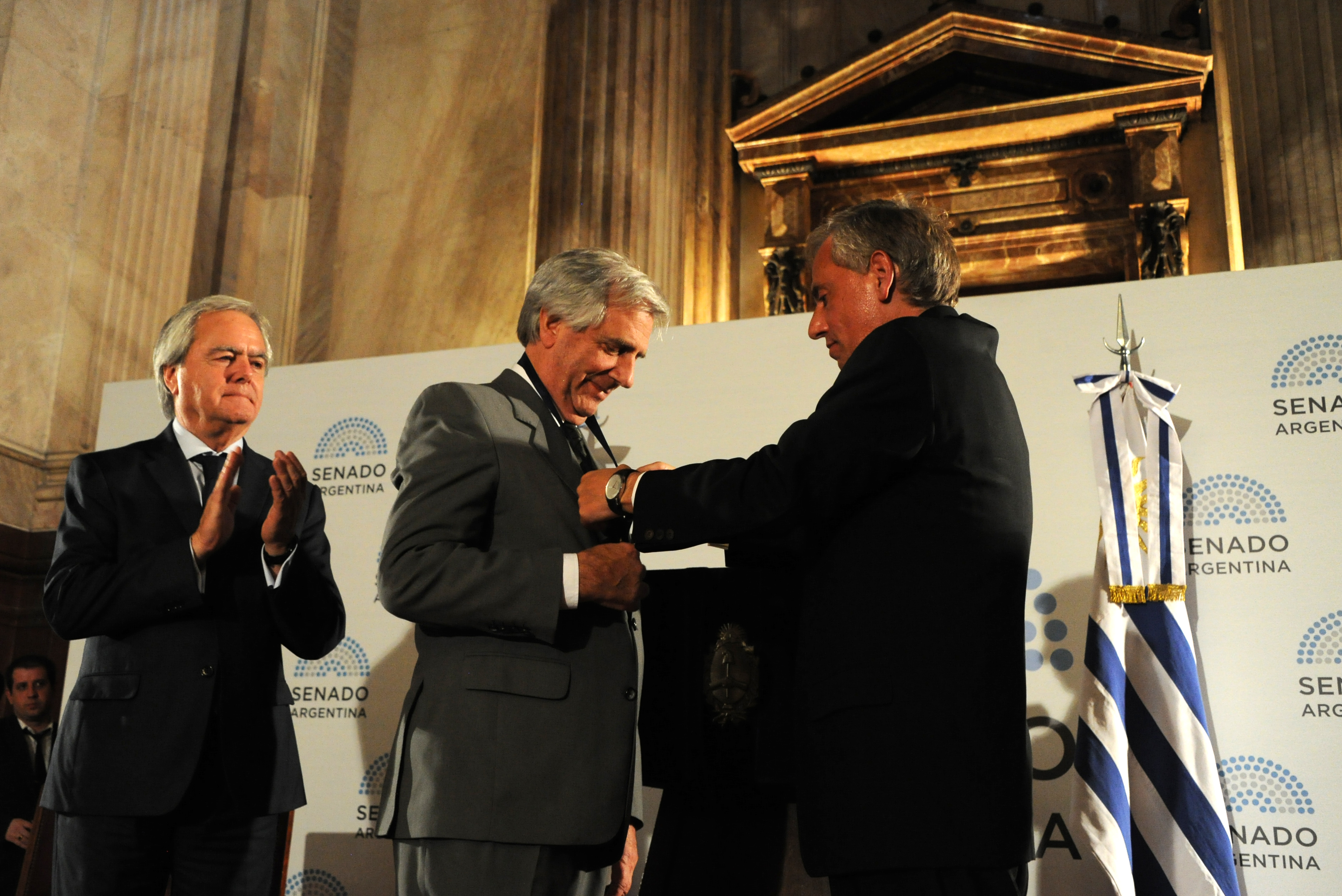 Presidente Tabaré Vázquez recibe, en el Senado de la República Argentina, Premio Derechos Humanos 2016