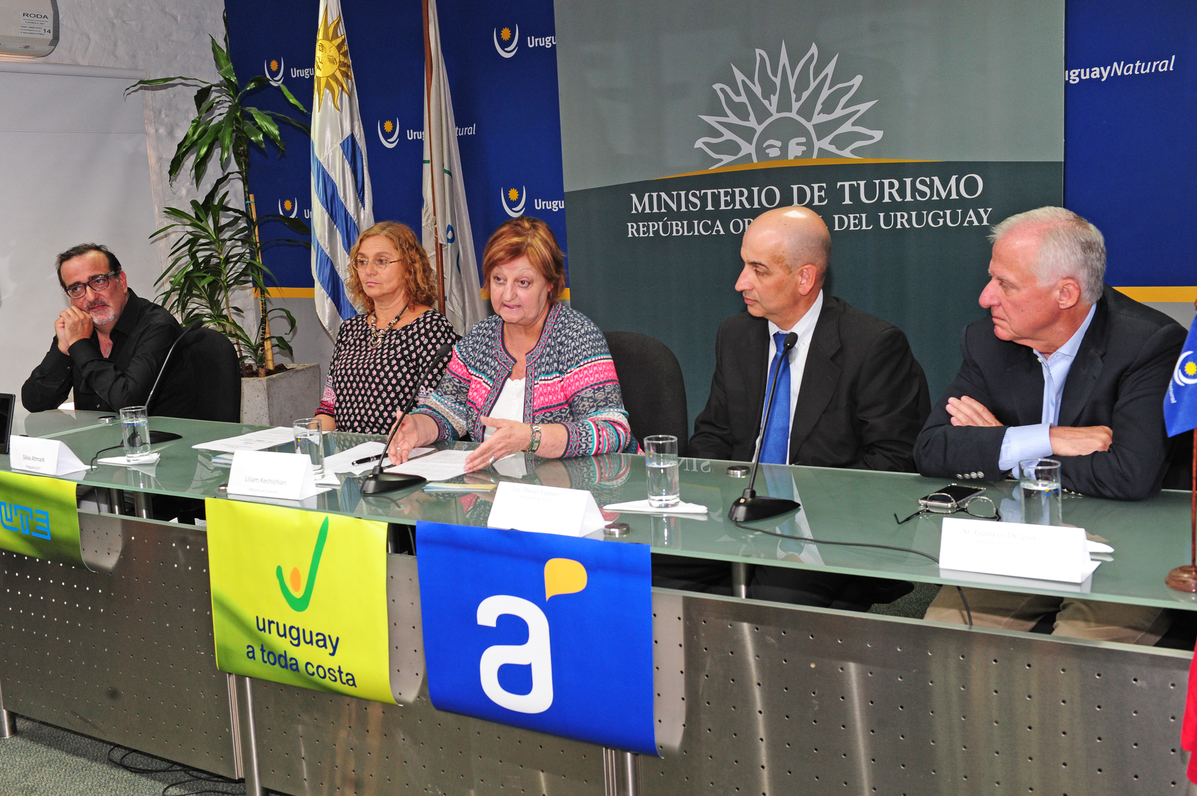 Ministra de Turismo Liliam Kechichian, haciendo uso de la palabra