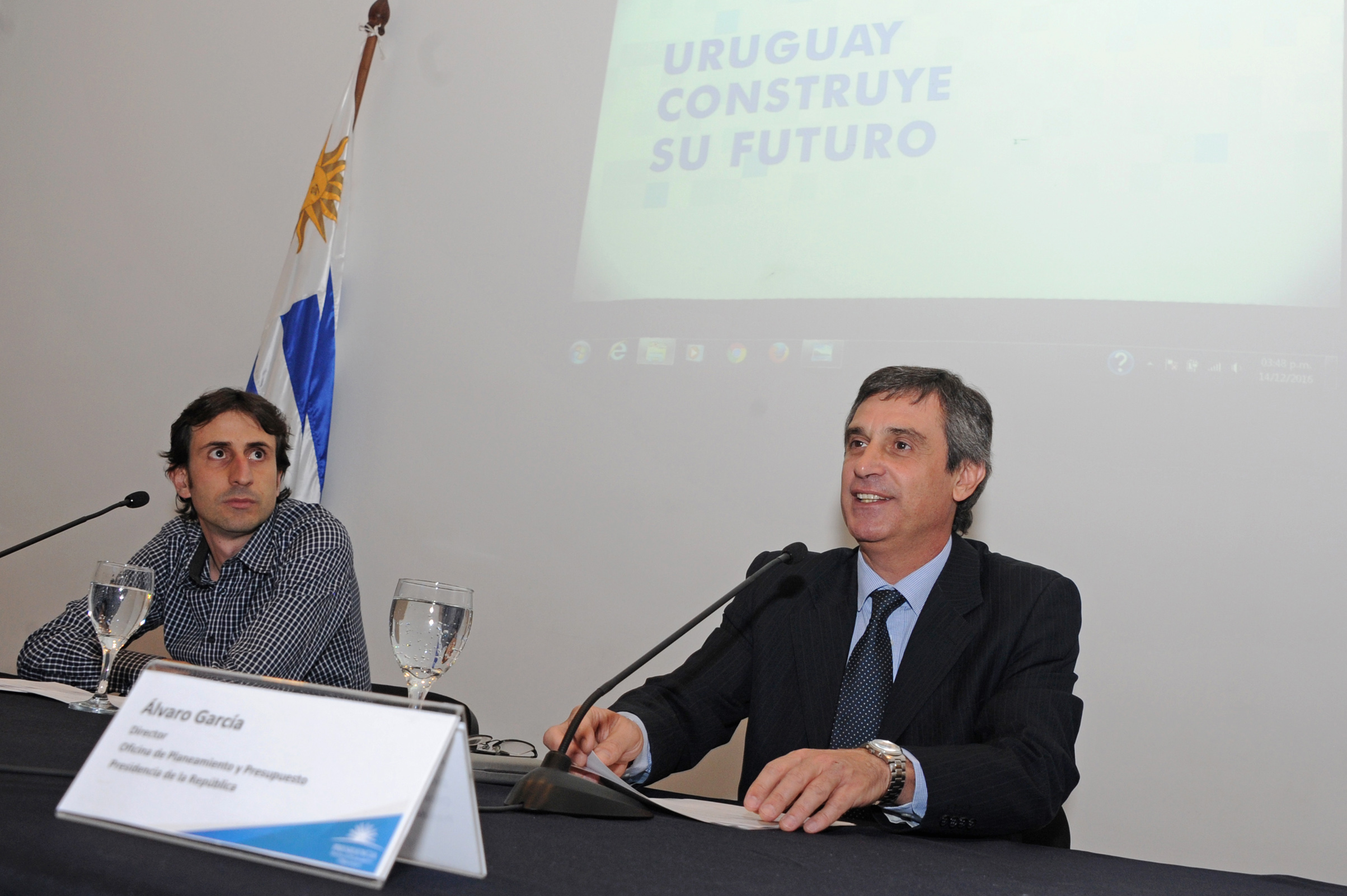 Director de OPP, Álvaro García, haciendo uso de la palabra