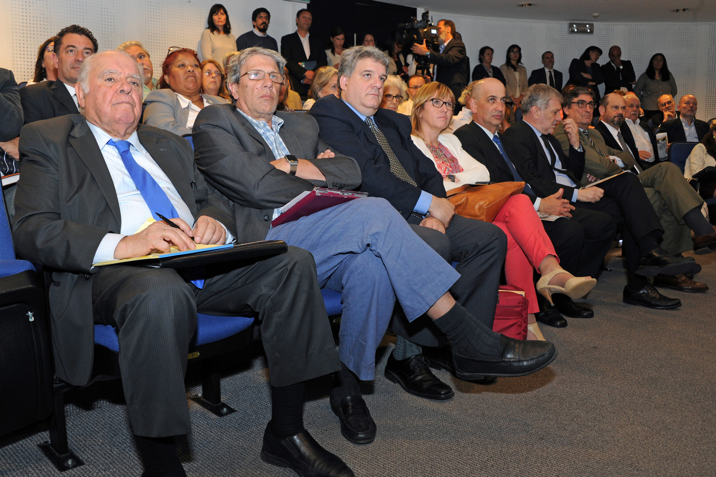 Autoridades y asistentes al evento