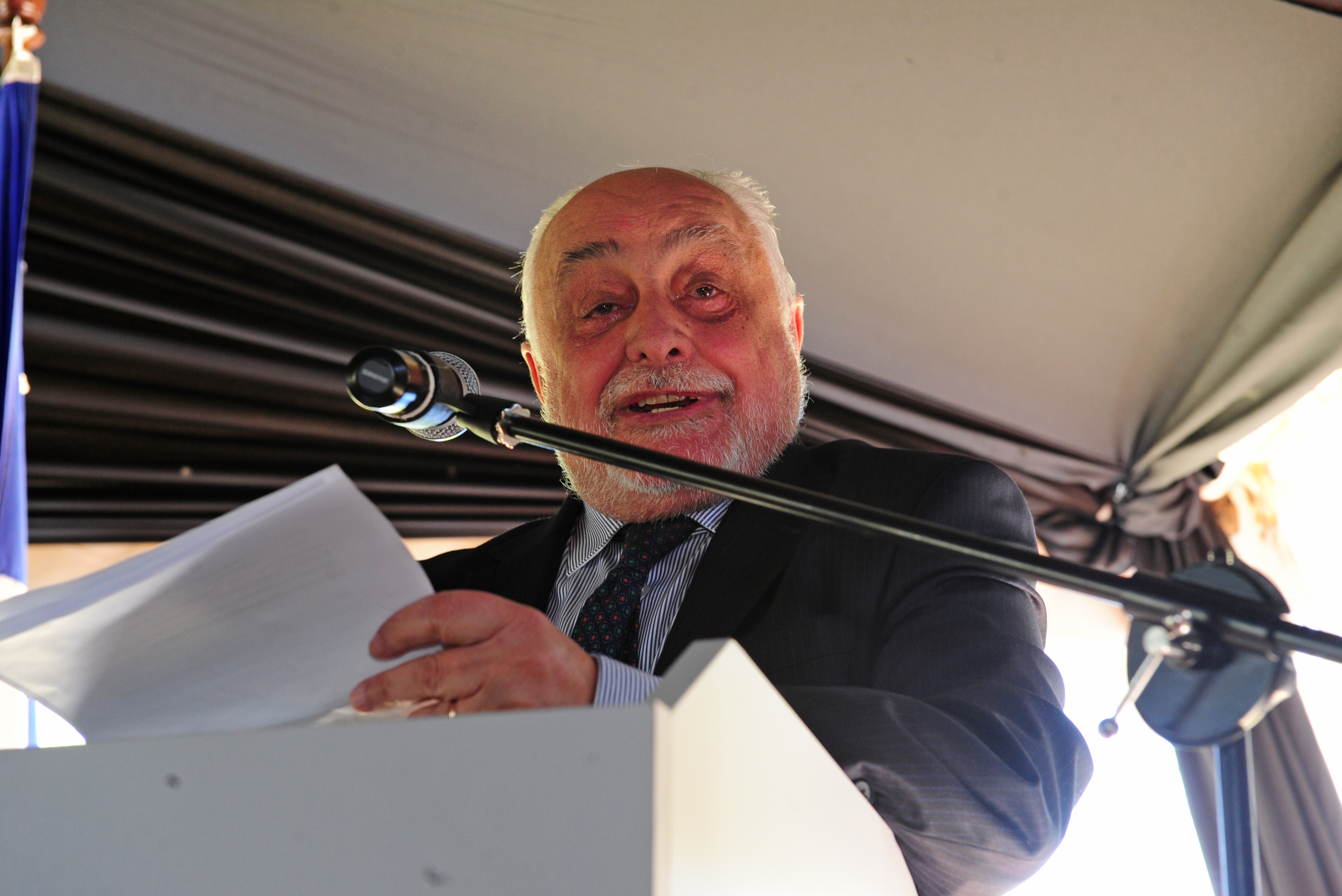 Guillermo Dighiero, primer director del Instituto Pasteur de Montevideo, dirigiéndose a los presentes