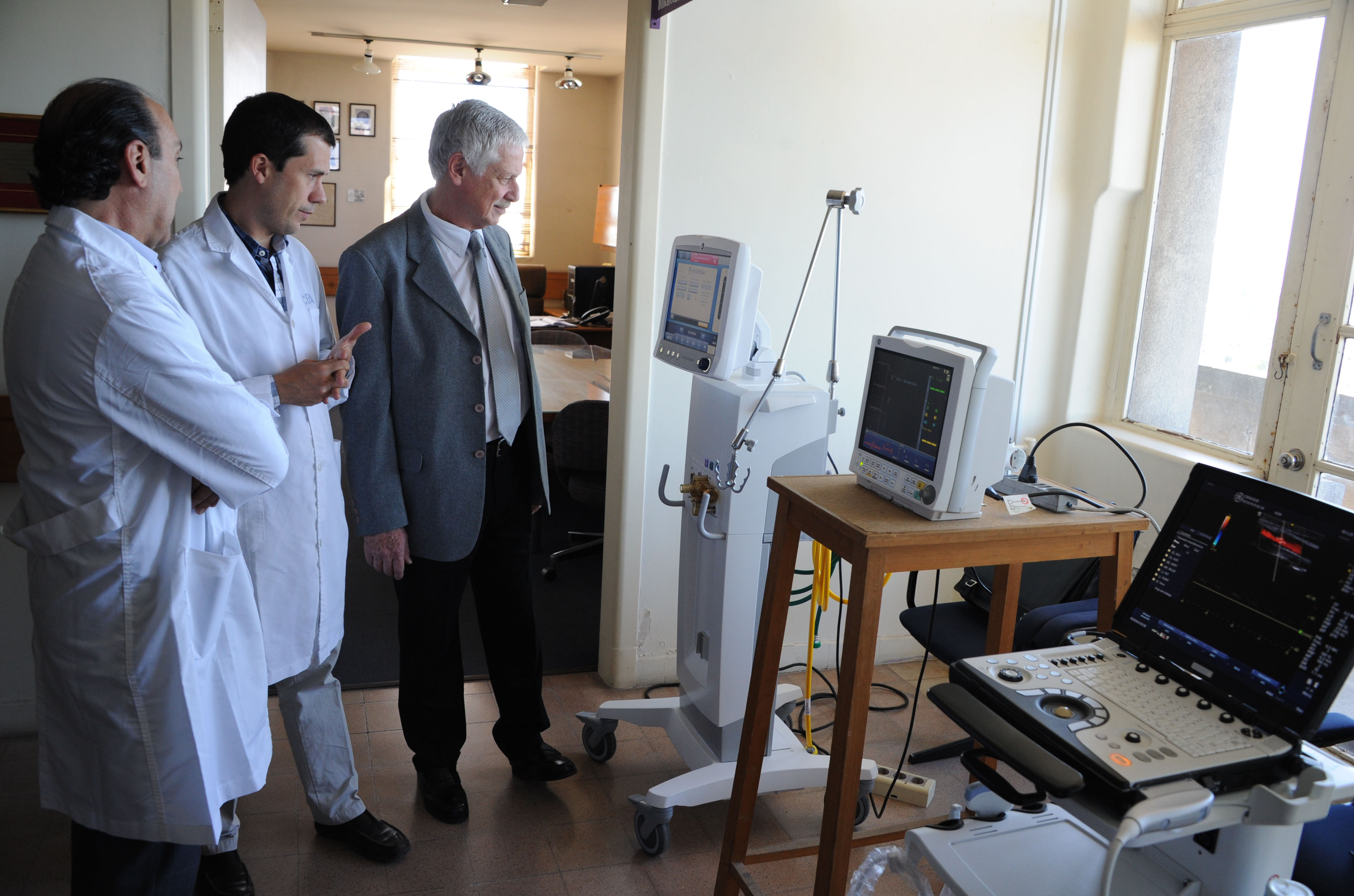 El ministro de Salud, Jorge Basso, destacó la incorporación de equipamiento para el Centro Nacional de Quemados que funciona en Hospital de Clínicas