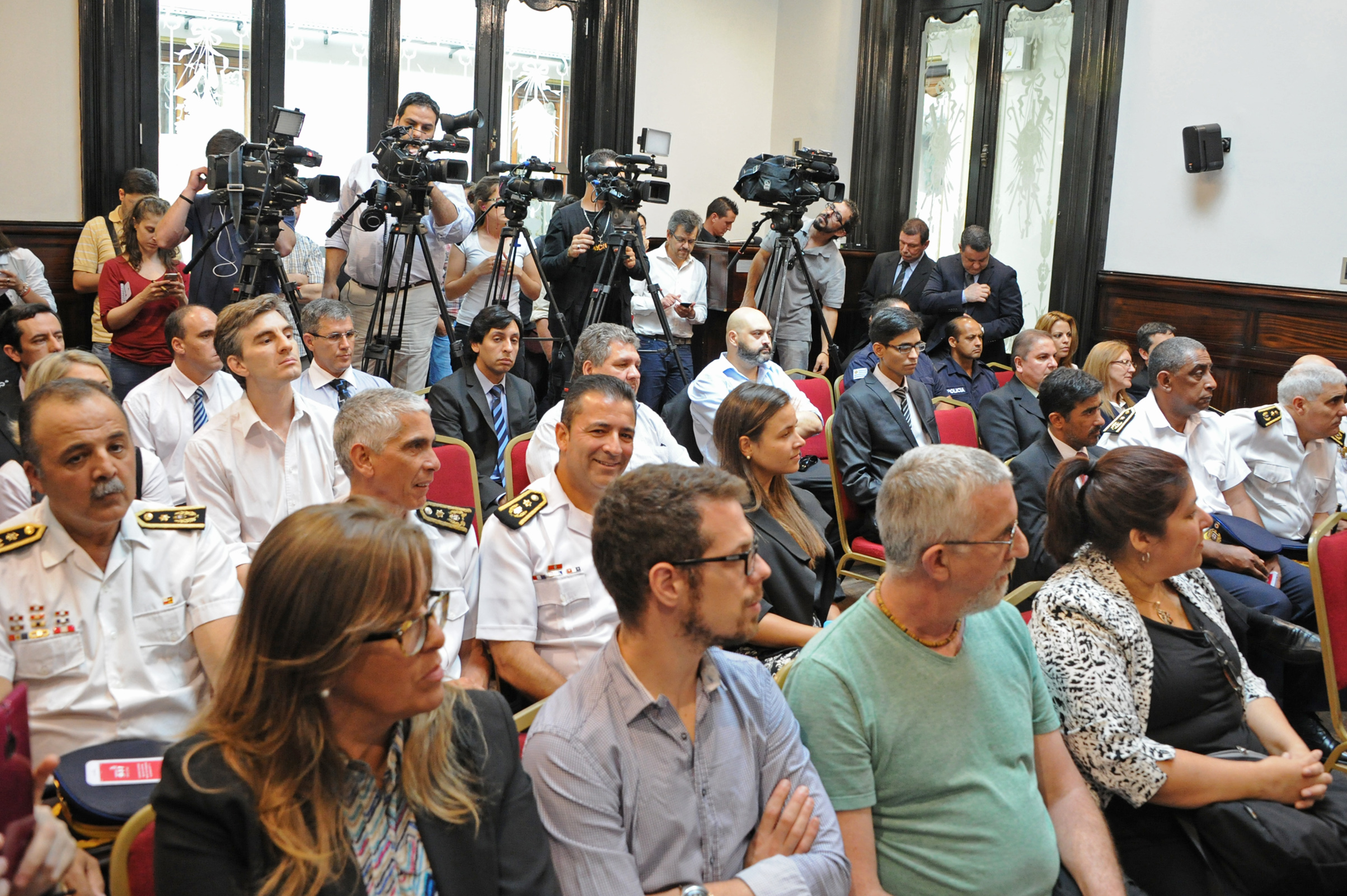 Asistentes al lanzamiento