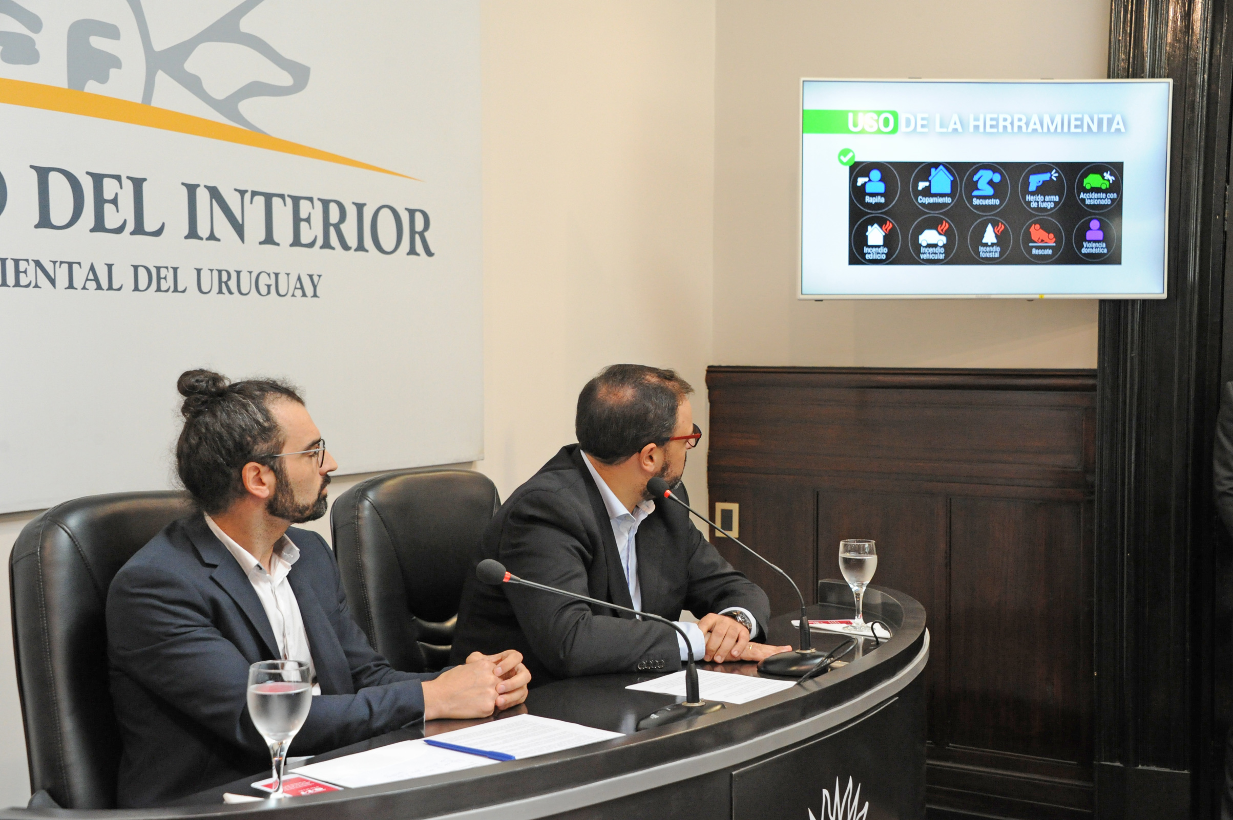 Autoridades durante el lanzamiento de aplicación del Ministerio del Interior