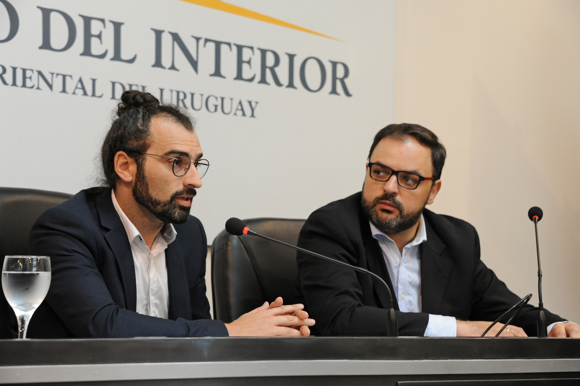 Autoridades durante el lanzamiento de aplicación del Ministerio del Interior