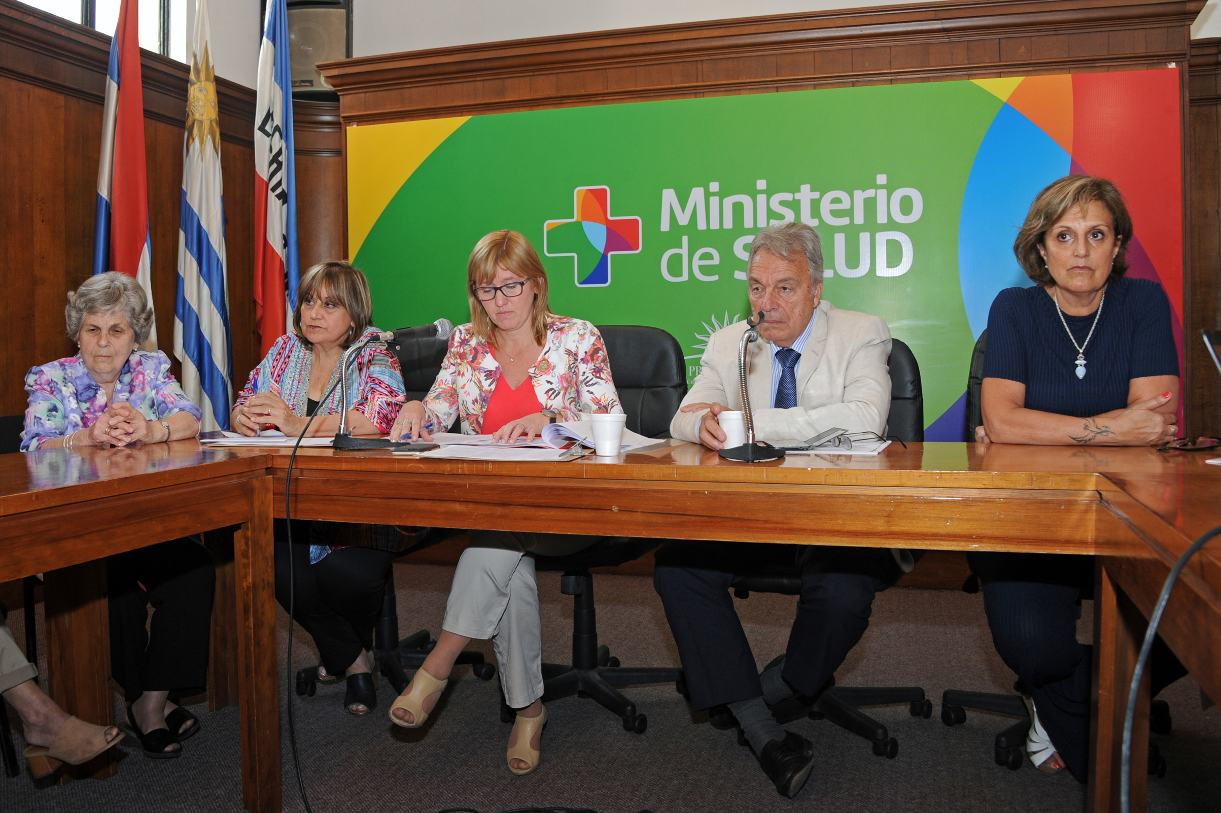 María Auxiliadora Delgado, junto a subsecretaria de Salud Pública, Cristina Lustembterg y autoridades