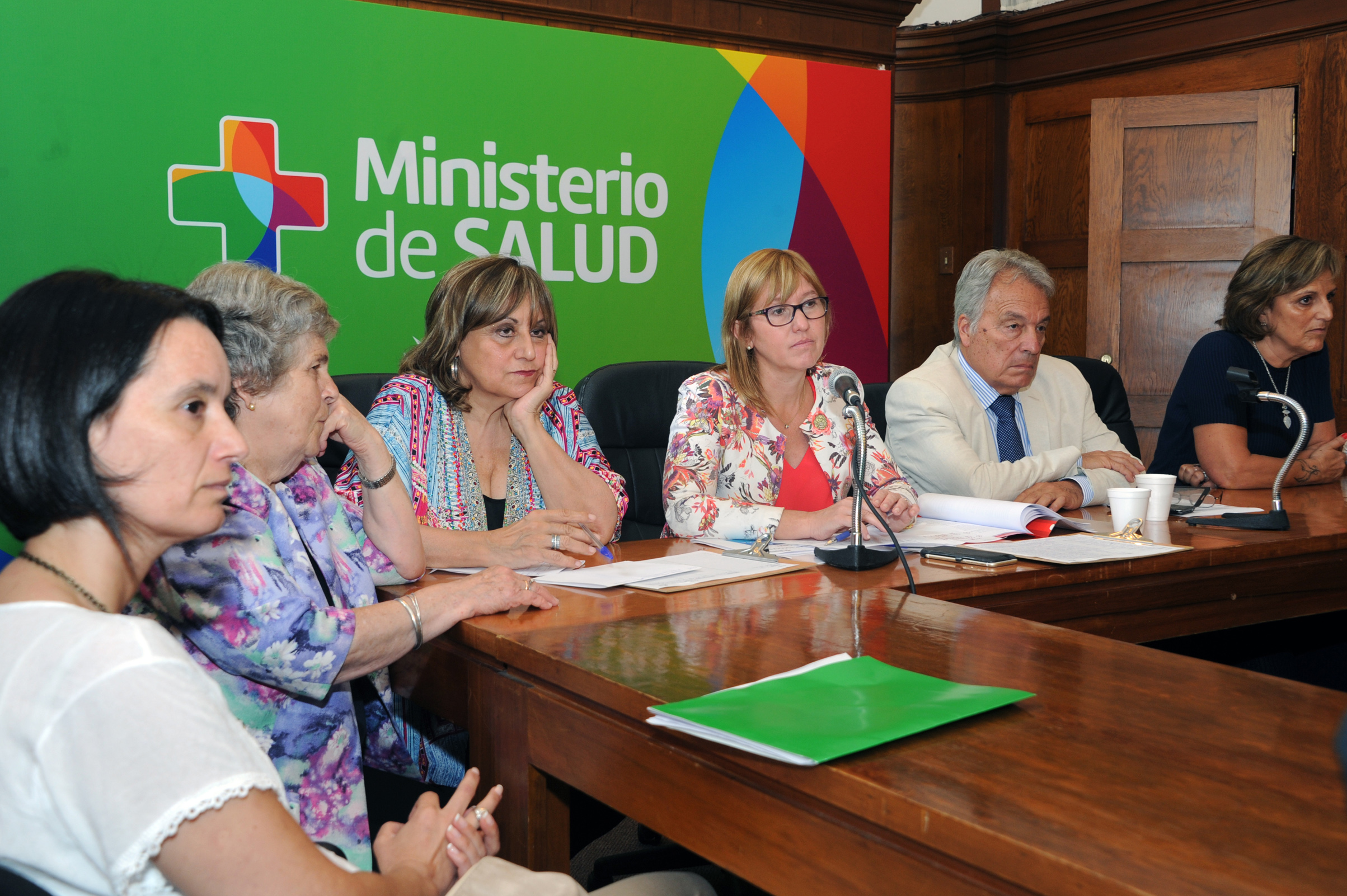 María Auxiliadora Delgado, junto a subsecretaria de Salud Pública, Cristina Lustembterg y autoridades