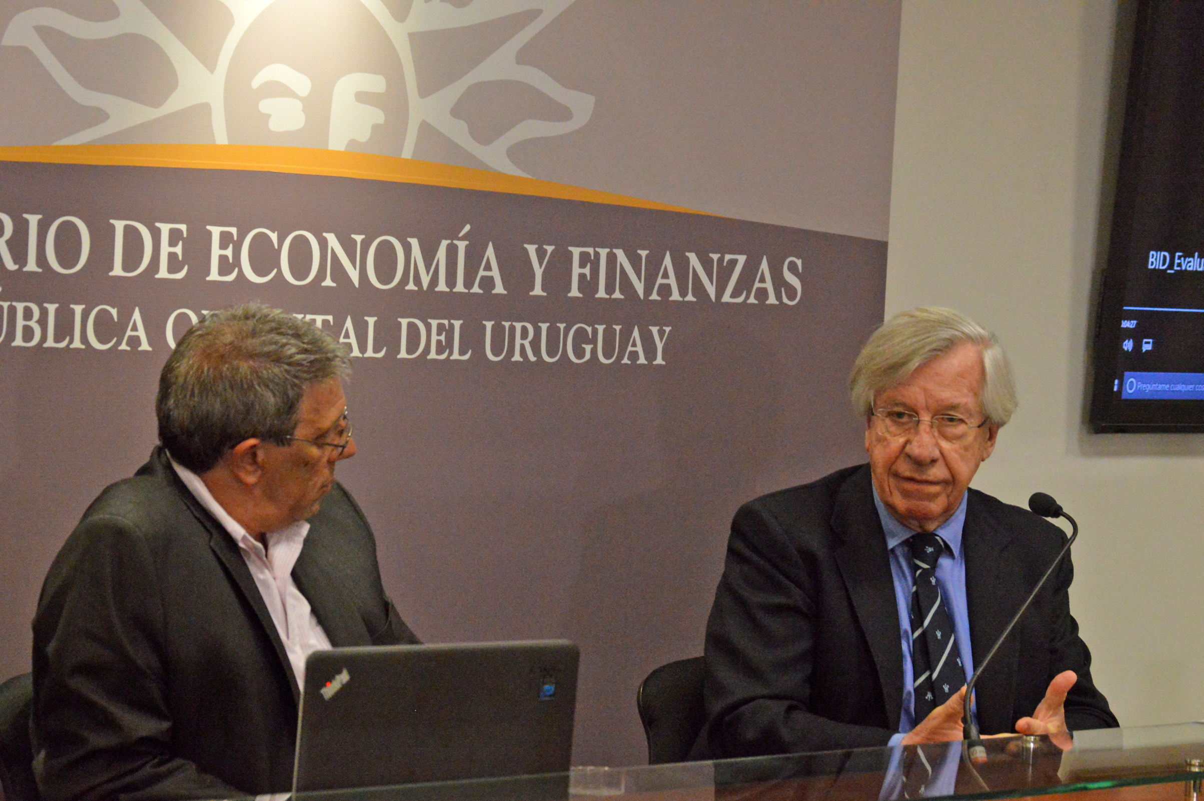 Ministro Danilo Astori y representante del BID en Uruguay, Juan Taccone