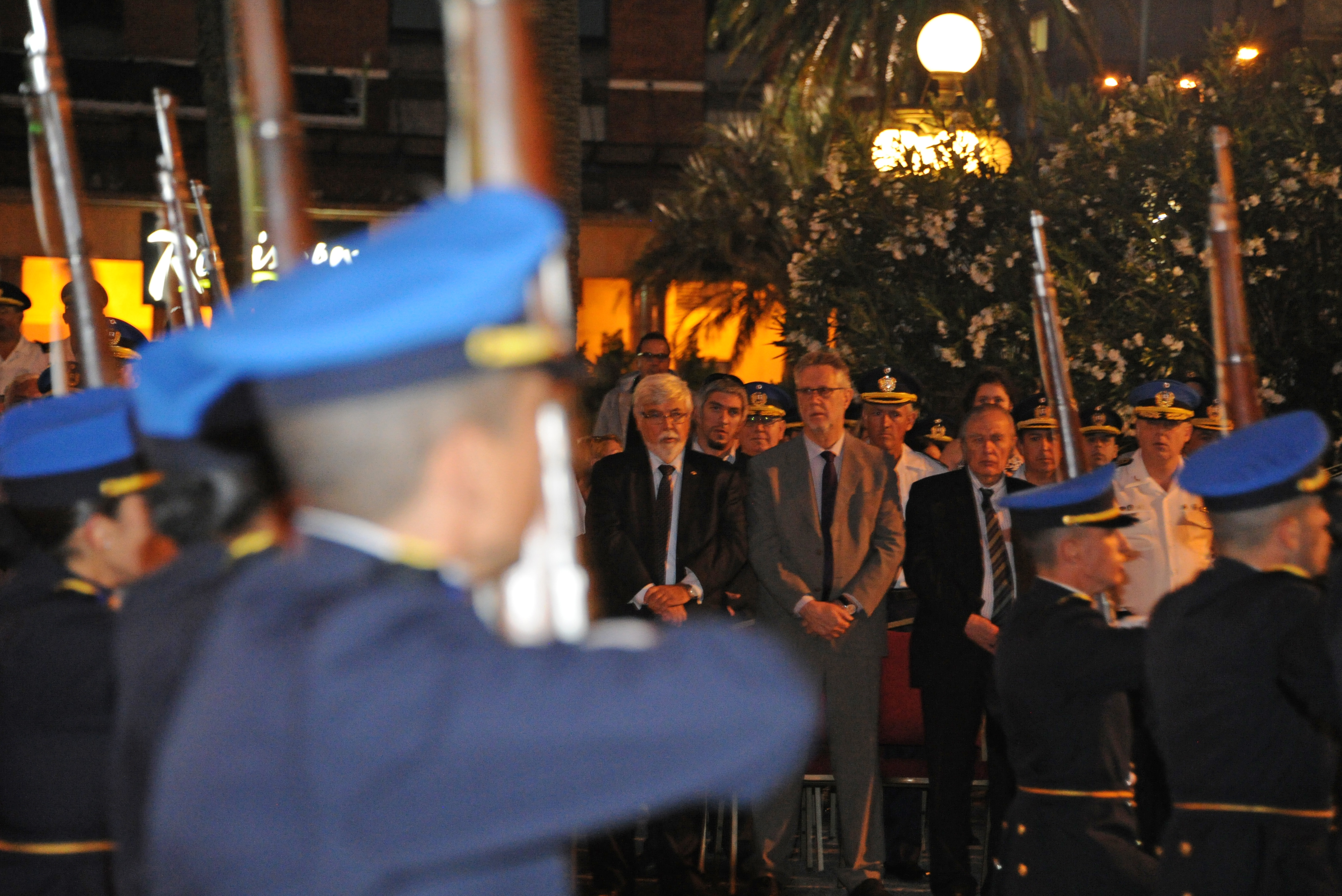 Desfile de efectivos policiales