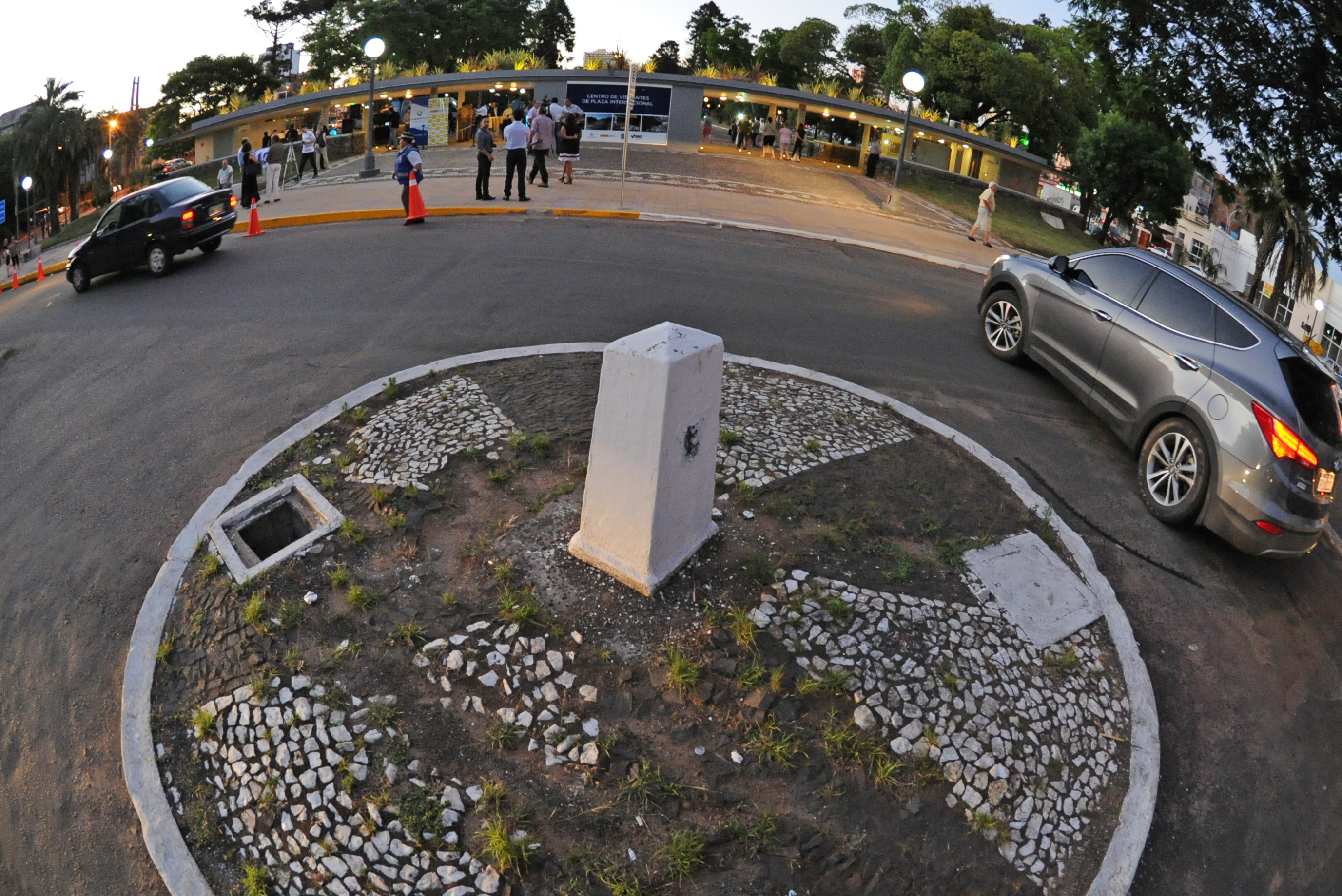Mojón que se ubica en el límite entre Rivera y Santana do Livramento