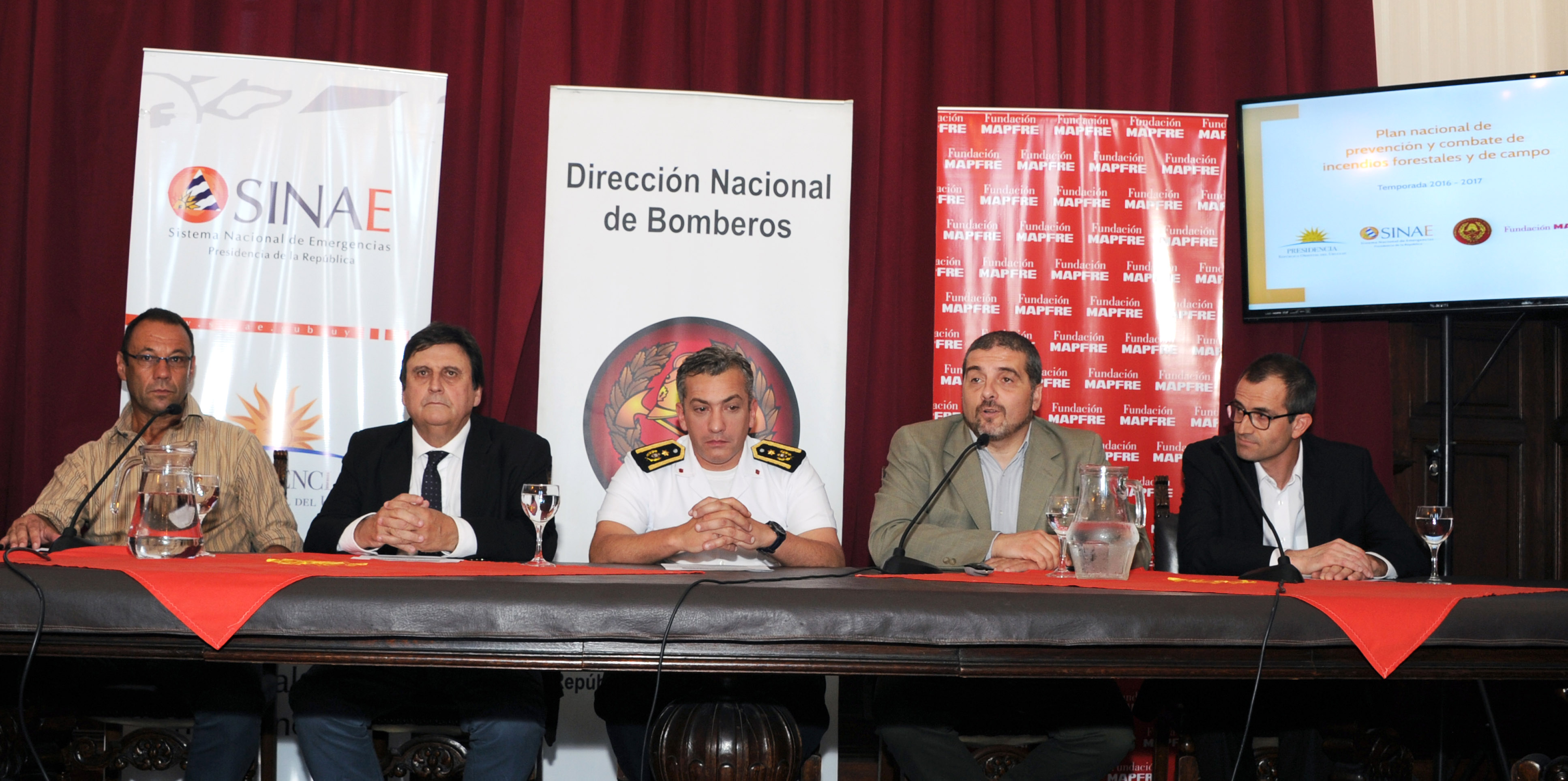 Director del Sinae, Fernando Traversa, se dirige a los presentes