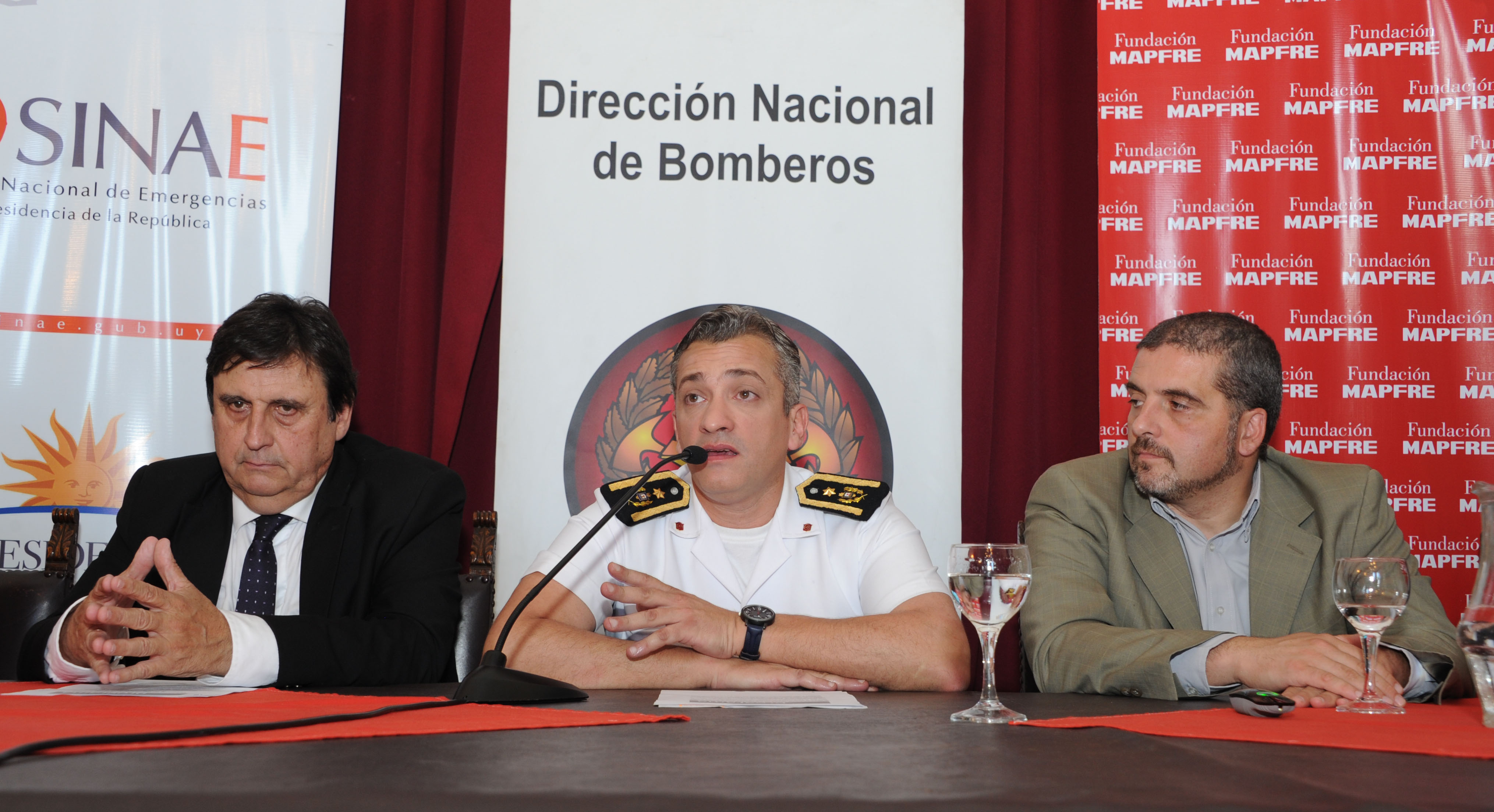 Director del Sinae, Fernando Traversa, se dirige a los presentes