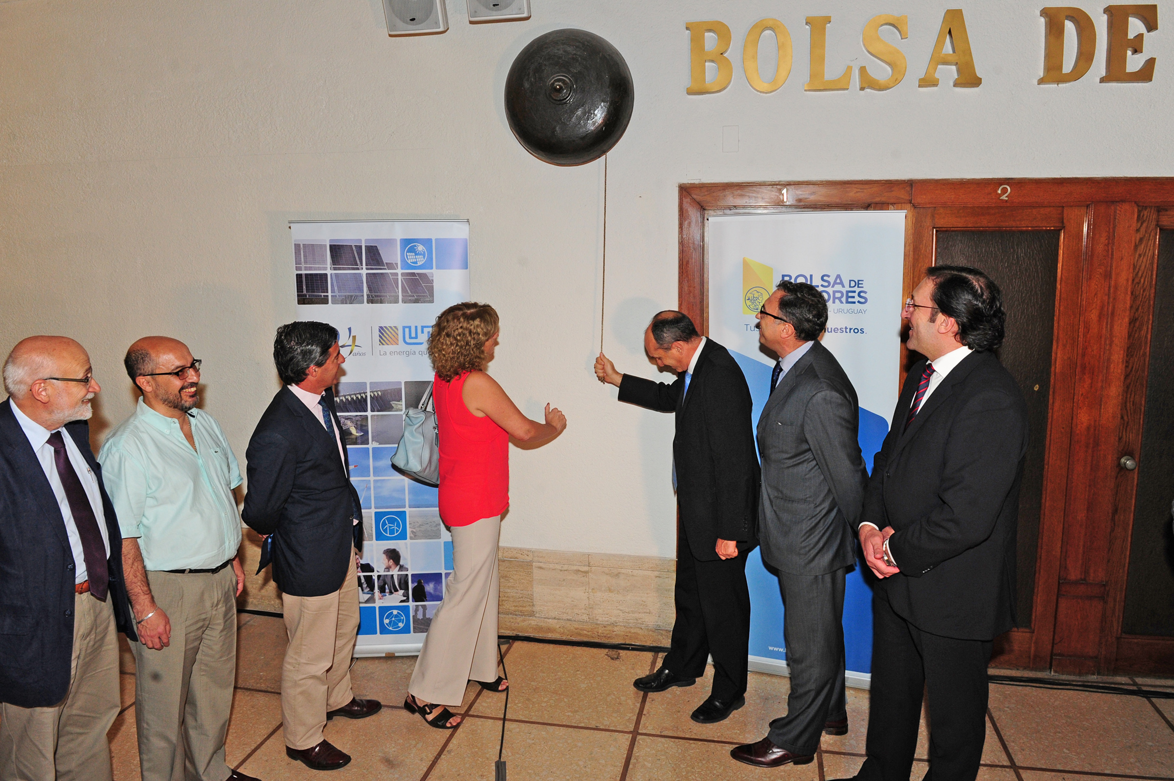 Gonzalo Casaravilla en toque de campana en Bolsa de Valores