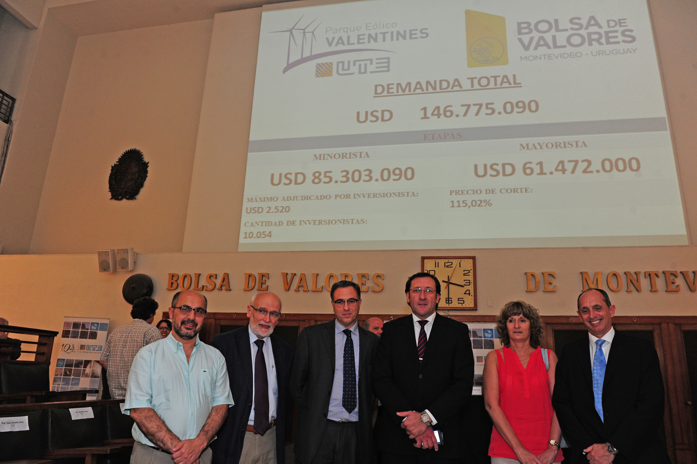 Gonzalo Casaravilla y autoridades en Bolsa de Valores de Montevideo