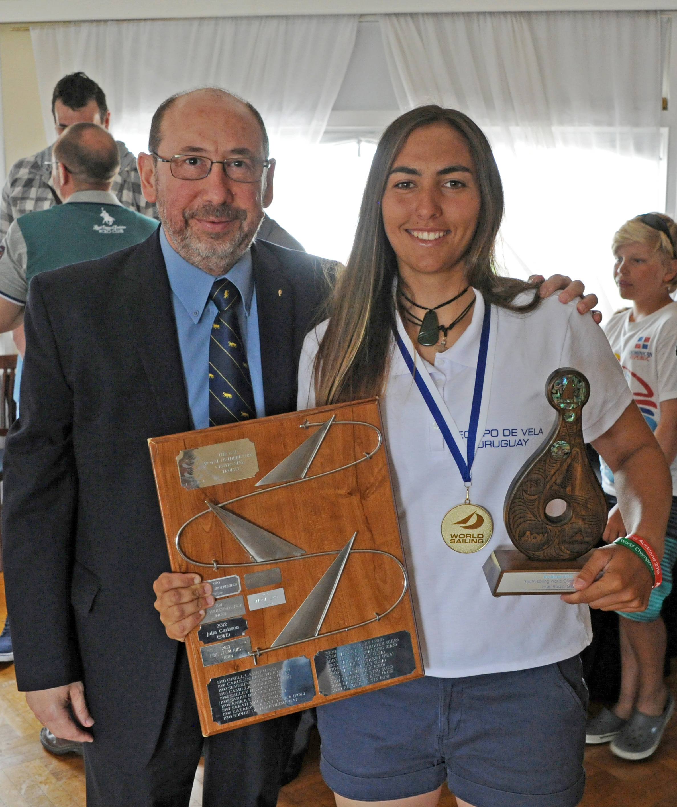 Alfredo Etchandy, subsecretario Nacional del Deporte junto a Dolores Moreira, Campeona Mundial Juvenil 2016 Clase Láser