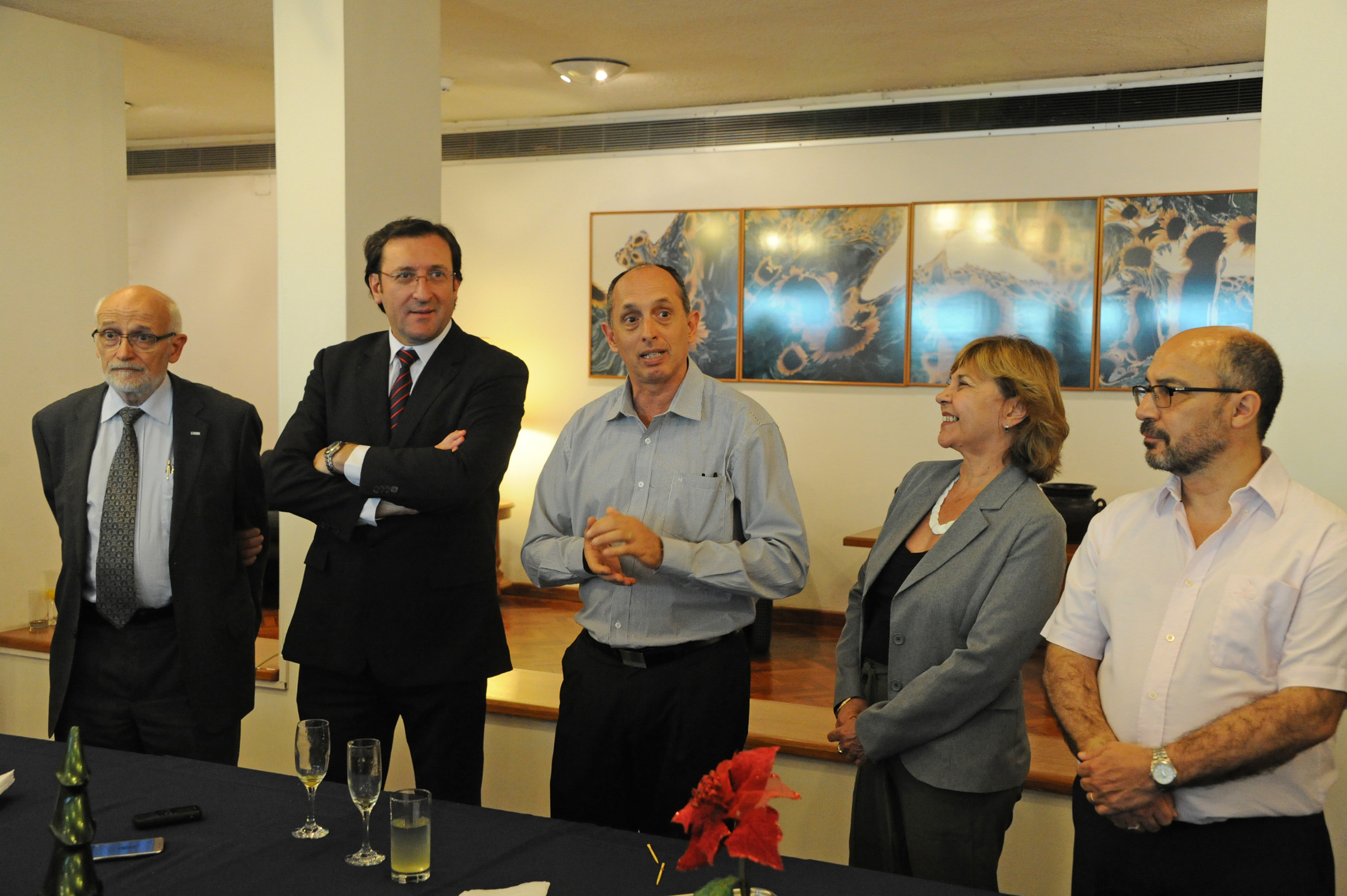 Presidente de UTE, Gonzalo Casaravilla, junto a autoridades del ente, realizaron un balance de la gestión 2016