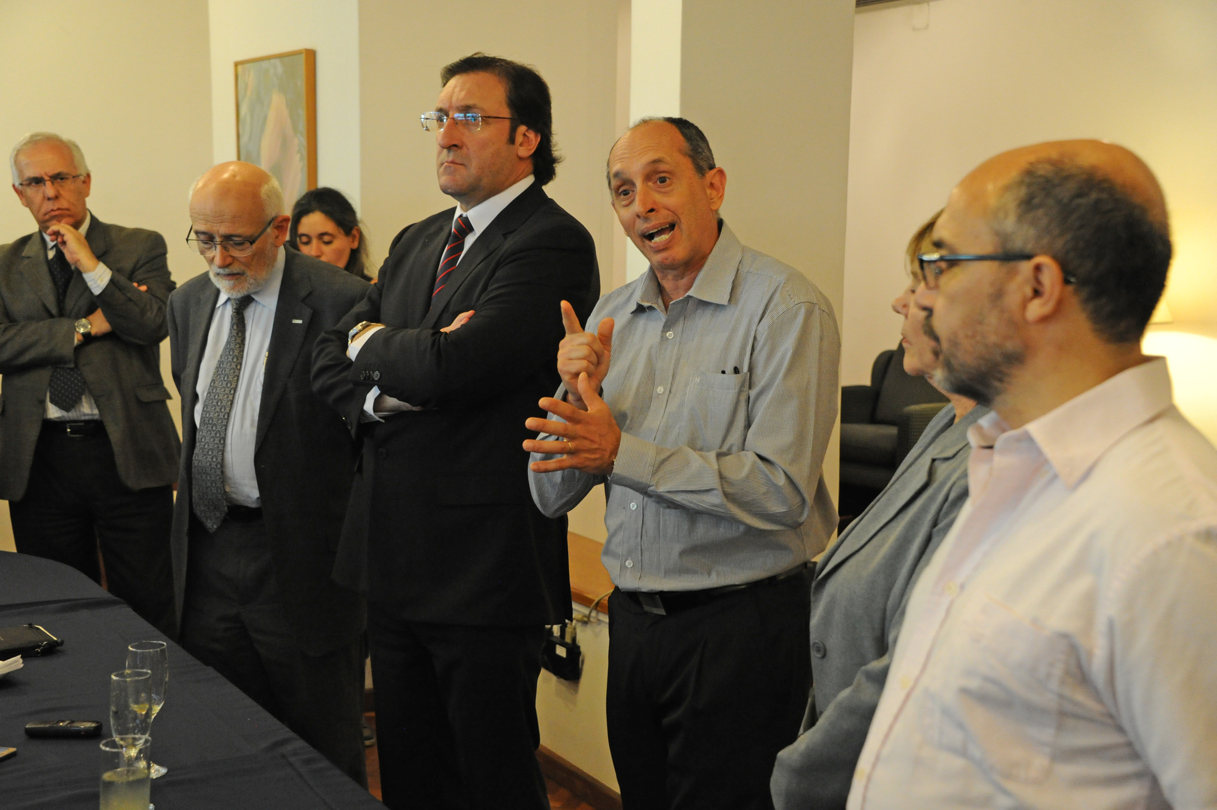 Presidente de UTE, Gonzalo Casaravilla, junto a autoridades del ente, realizaron un balance de la gestión 2016